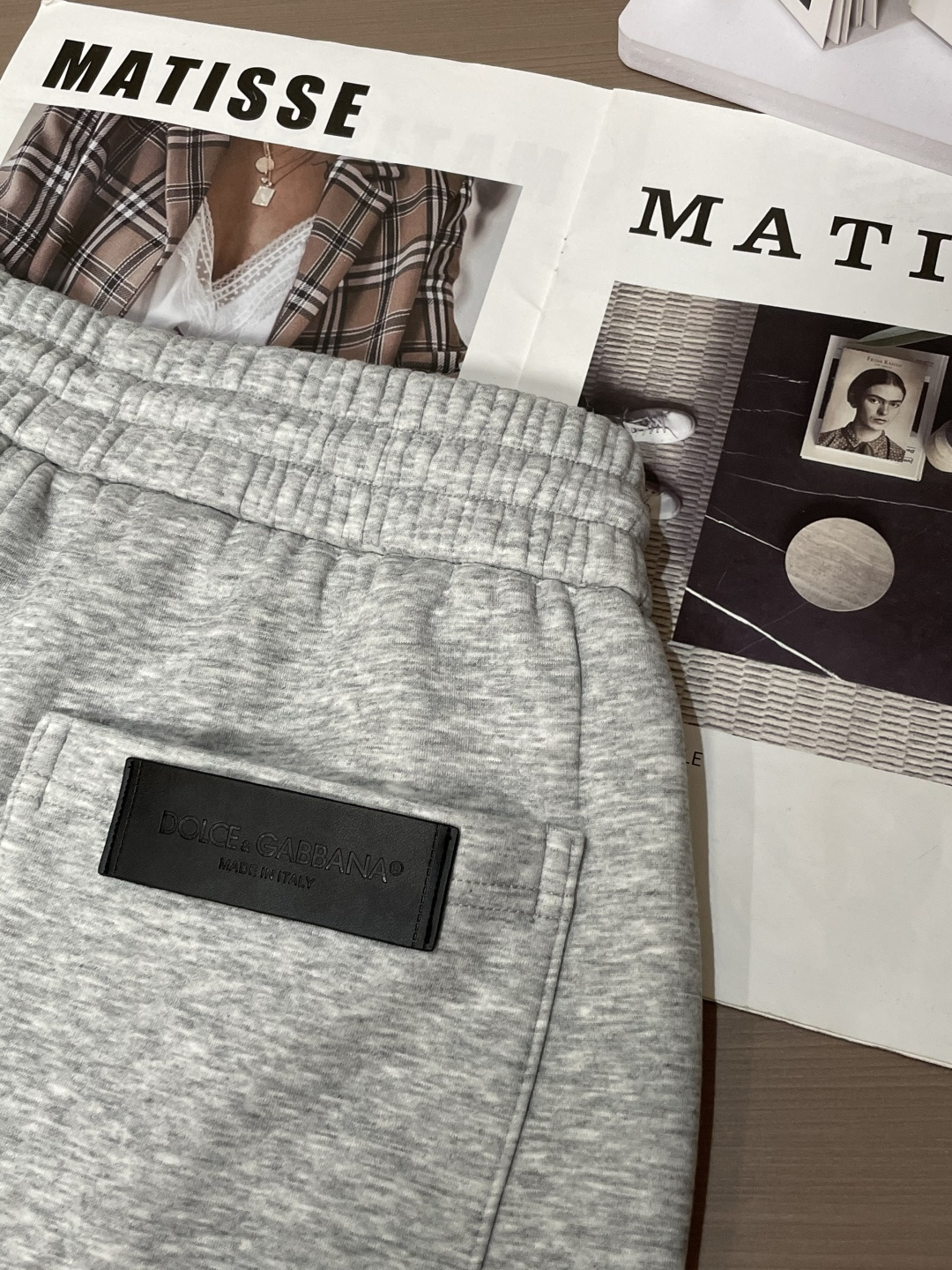 DG 2025秋冬最新休闲裤 内里加绒，非常保暖！版型超赞，能很好的修复各种腿型，非常个性！柔软排汗，舒