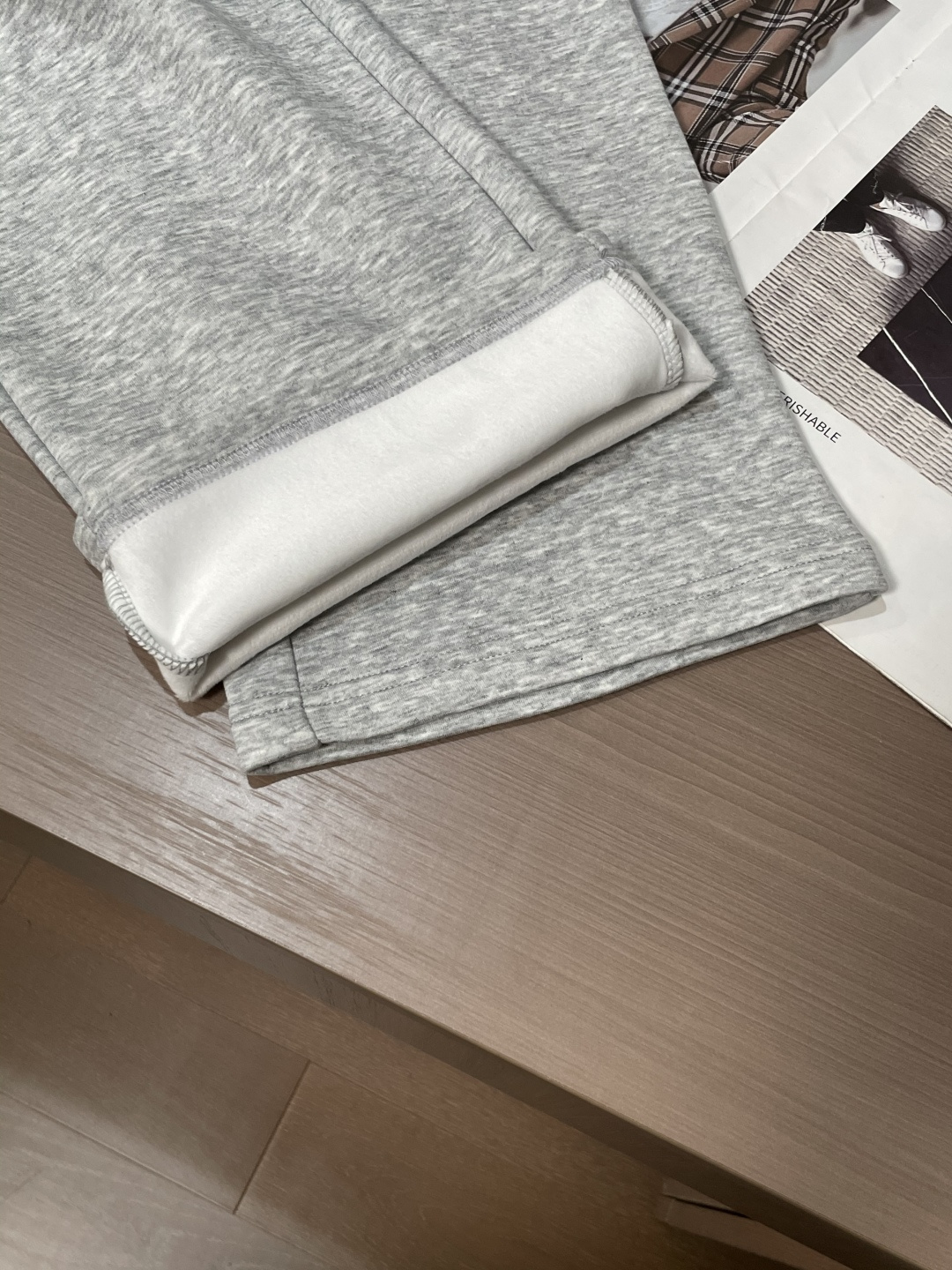 DG 2025秋冬最新休闲裤 内里加绒，非常保暖！版型超赞，能很好的修复各种腿型，非常个性！柔软排汗，舒