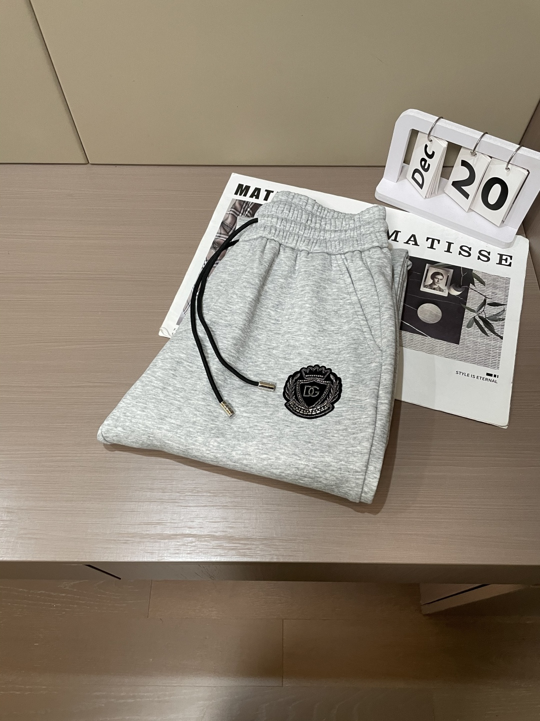 DG 2025秋冬最新休闲裤 内里加绒，非常保暖！版型超赞，能很好的修复各种腿型，非常个性！柔软排汗，舒