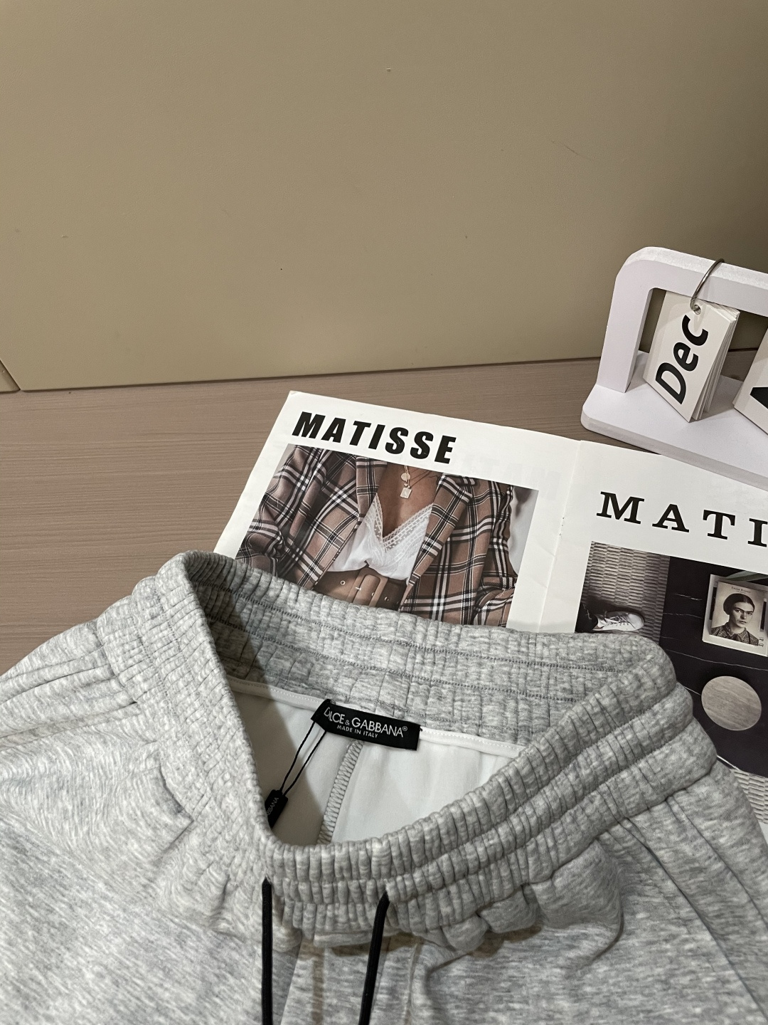 DG 2025秋冬最新休闲裤 内里加绒，非常保暖！版型超赞，能很好的修复各种腿型，非常个性！柔软排汗，舒