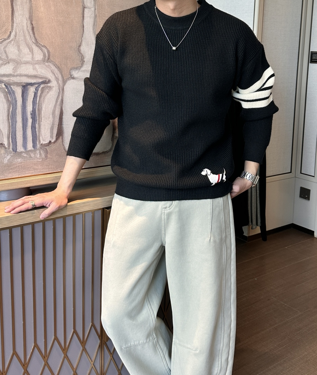 NO:683913,TB 2025 autumn and winter, the best products from the channel!  !  !  The most beautiful casual woolen sweater this year, close your eyes and enjoy it!  Wool blended fabrics imported from New Zealand are selected to meet various quality and detail controls. Such weight and value really require careful consideration and careful study to achieve the perfect effect of creating a tall and straight chest. The quality of the texture is definitely not comparable to that of ordinary sweaters. Meticulous workmanship is not perfunctory. The taste and temperament are always revealed in the behavior!  The upper body is handsome and charming!  Size M-3XL,,sweaters,19860909TB 2025秋冬,渠道的精品狠货！！！ 今年最好看的休闲羊毛衣 闭眼入！ 甄选新西兰进口羊毛混纺面料 满足各种品质控 细节控 这样的分量与价值真的是需要细琢慢究 成完美缔造胸挺立廓的效果 质感所流露的档次绝非一般毛衣可比  精工细作并非敷衍了事 举止之间时刻流露出的品味及气质！ 上身帅气迷人！ 尺码M-3XL,,sweaters,,Men's clothing