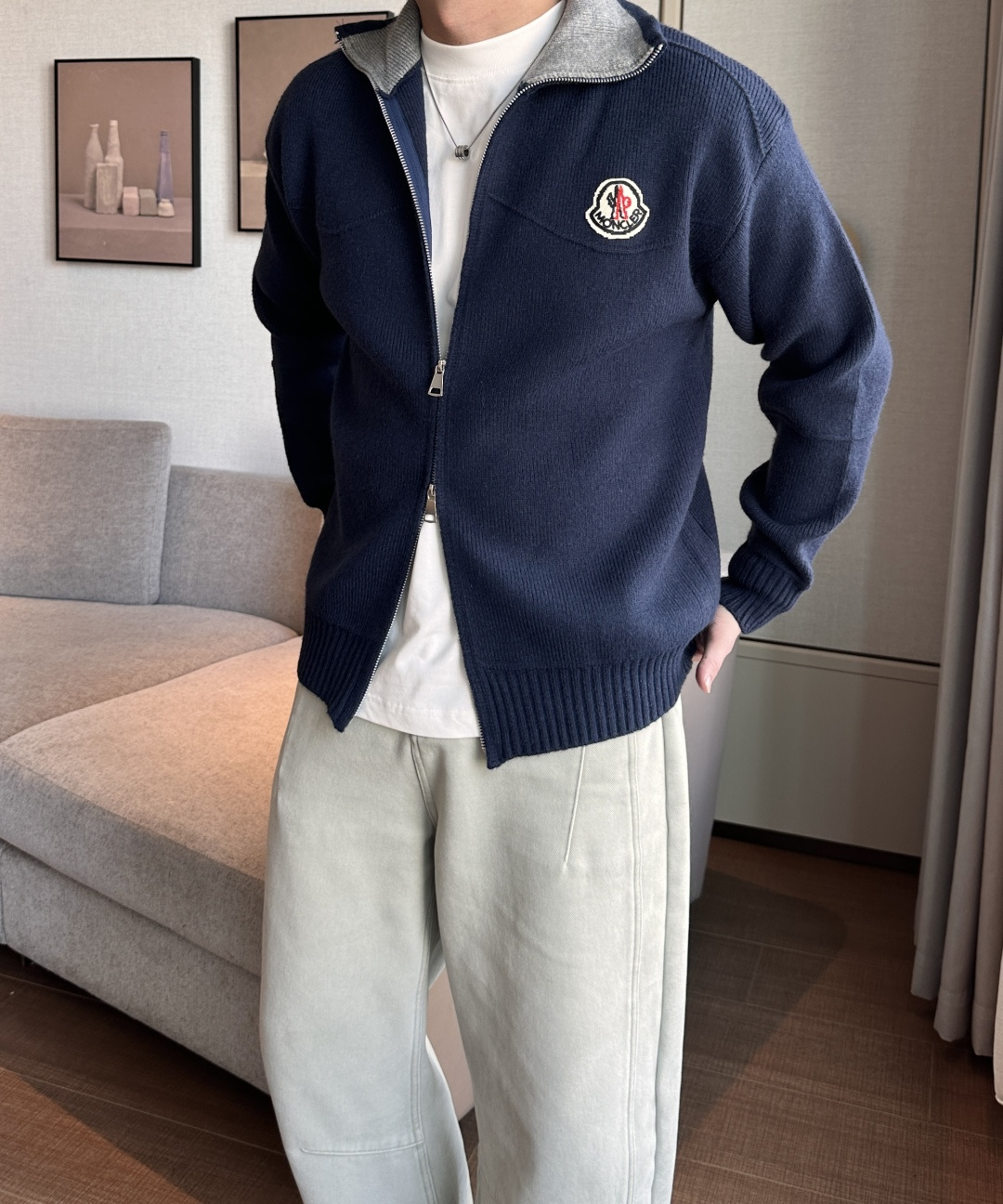 NO:683917,Mouth new cardigan knitted sweater!  Classics never go out of style!  The appearance is simple and clean, you can wear it alone in autumn, and it is best worn as an inner layer in late winter!  Customized imported high-thread-count wool blended fabric, which has been smoothed and is skin-friendly without irritation!  It has good warmth retention and comfort at the same time!  Size 48-56,,Moncler,sweaters,19860909蒙口 新款开衫针织毛衣！经典永不过时！外观简洁干净,秋日可以单穿,深冬最为内搭！定制进口高支数羊毛混纺面料,经过柔顺处理,亲肤不扎！同时具有良好的保暖性与舒适性！ 码数48-56,,Moncler,sweaters,,Men's clothing