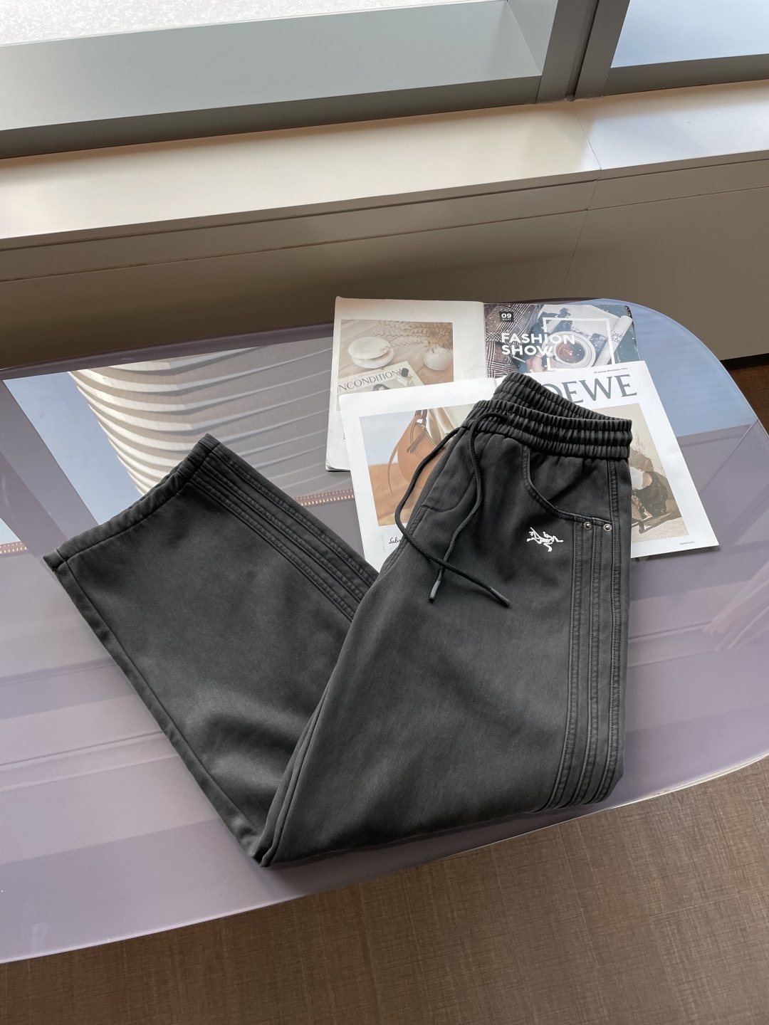 始祖鸟 2025秋冬最新系列男士加厚休闲裤！内里加绒，非常保暖，北方的宝子们赶紧备上！采用客供弹力柔棉材