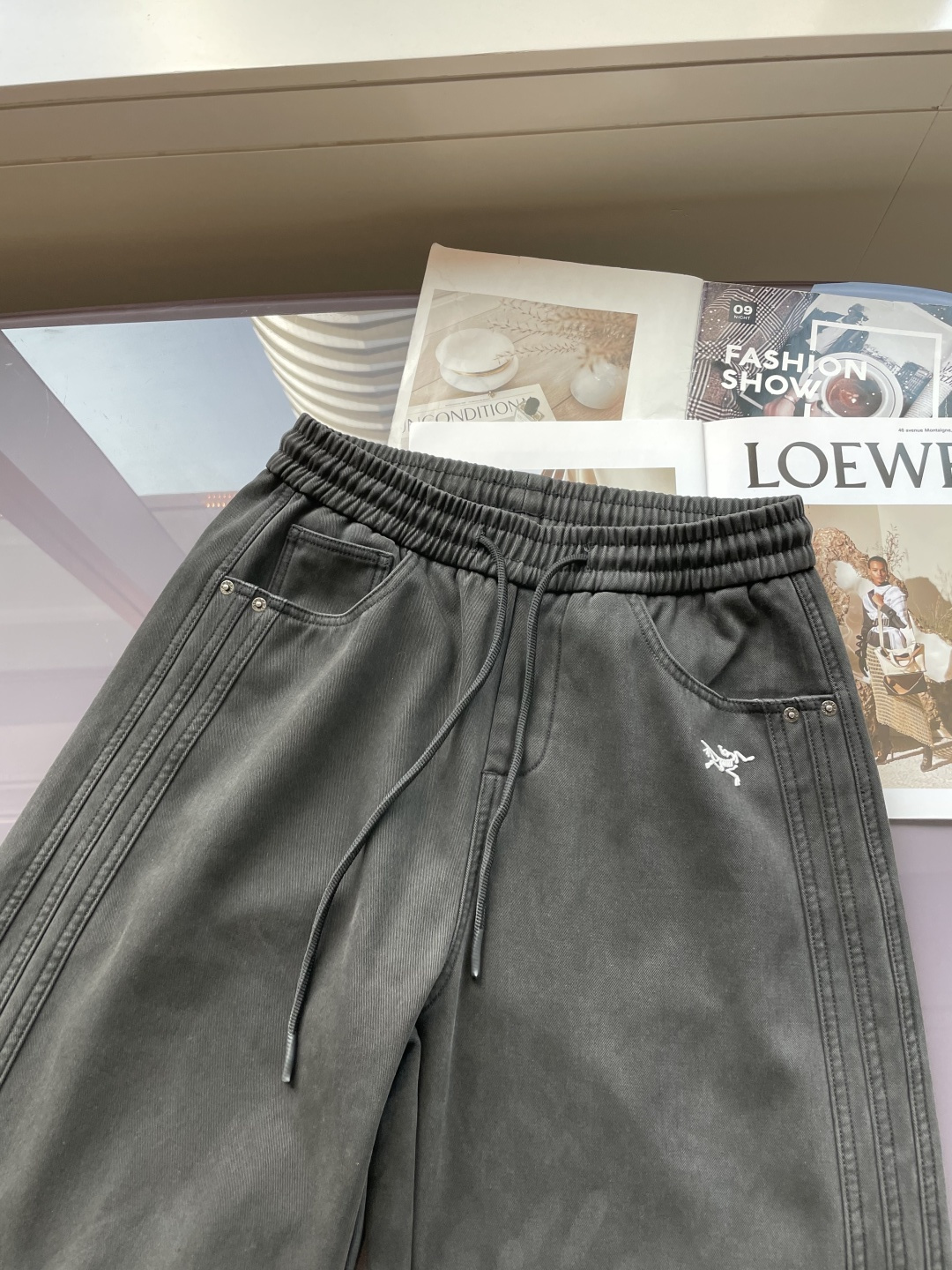 始祖鸟 2025秋冬最新系列男士加厚休闲裤！内里加绒，非常保暖，北方的宝子们赶紧备上！采用客供弹力柔棉材