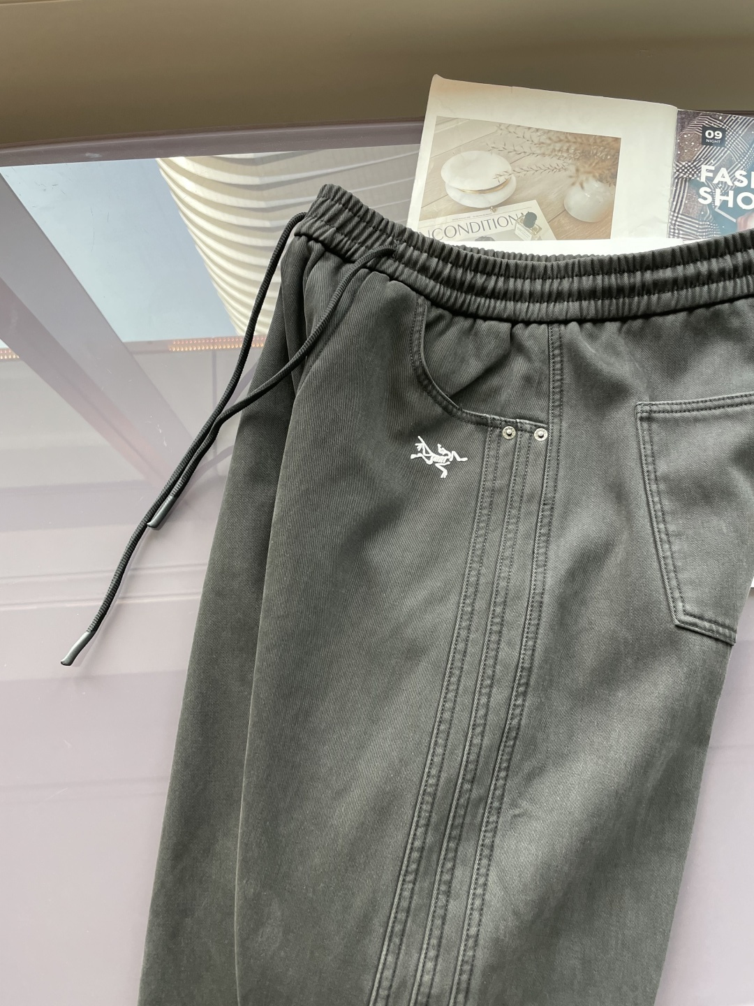 始祖鸟 2025秋冬最新系列男士加厚休闲裤！内里加绒，非常保暖，北方的宝子们赶紧备上！采用客供弹力柔棉材