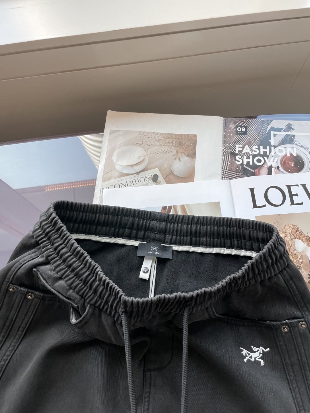 始祖鸟 2025秋冬最新系列男士加厚休闲裤！内里加绒，非常保暖，北方的宝子们赶紧备上！采用客供弹力柔棉材