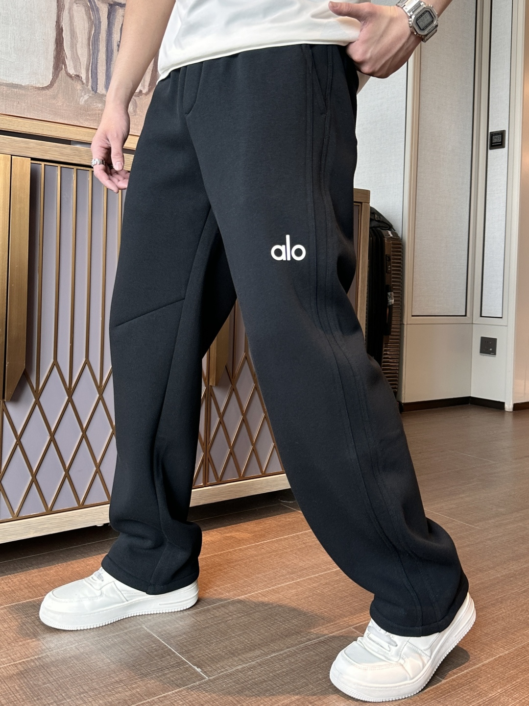 alo 2025秋冬最新系列男士加厚休闲裤！内里加绒，非常保暖，北方的宝子们赶紧备上！采用客供弹力柔棉材