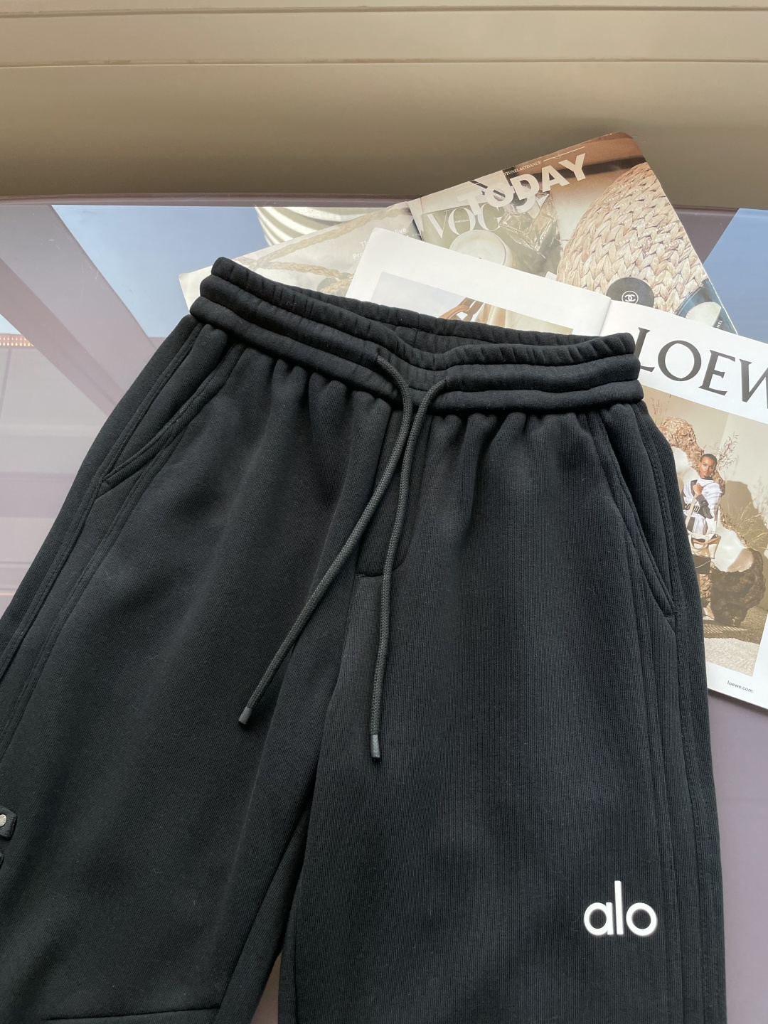 alo 2025秋冬最新系列男士加厚休闲裤！内里加绒，非常保暖，北方的宝子们赶紧备上！采用客供弹力柔棉材