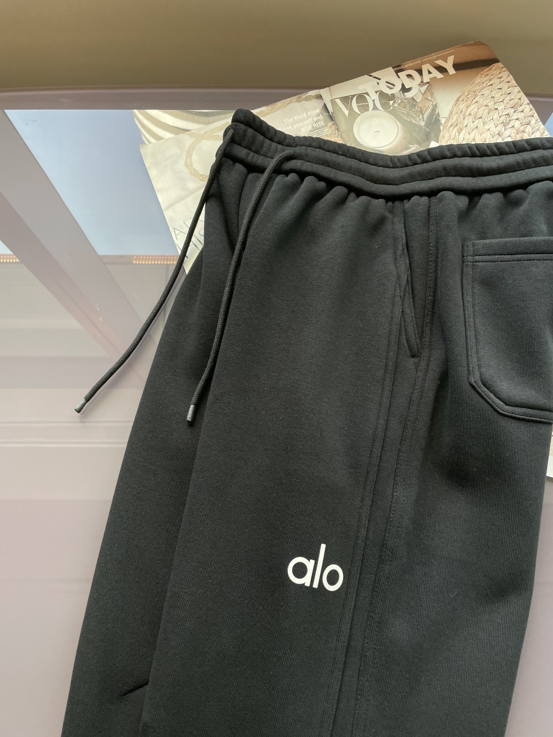 alo 2025秋冬最新系列男士加厚休闲裤！内里加绒，非常保暖，北方的宝子们赶紧备上！采用客供弹力柔棉材