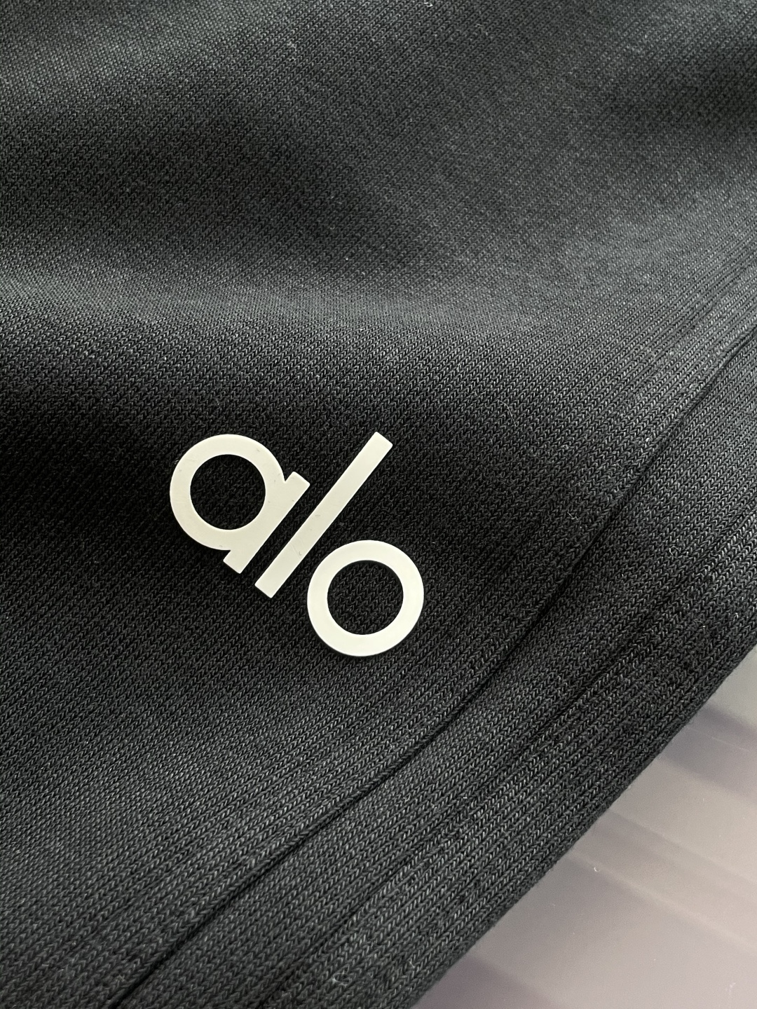 alo 2025秋冬最新系列男士加厚休闲裤！内里加绒，非常保暖，北方的宝子们赶紧备上！采用客供弹力柔棉材