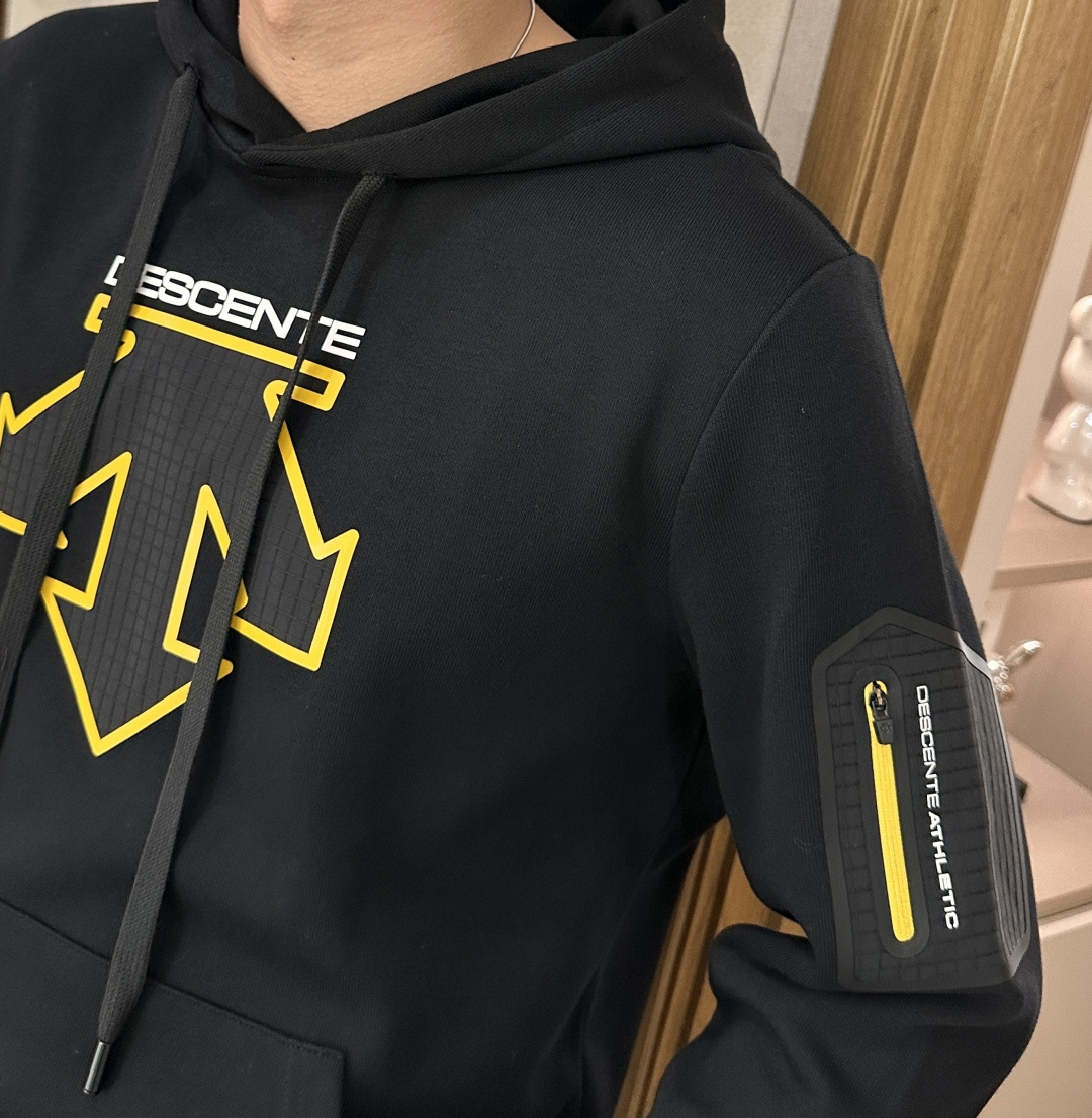 迪桑特 套头连帽卫衣；经典套头男女同款，简约大气系列单品，低调奢华大气百搭款！卫衣选用客供100%高克重