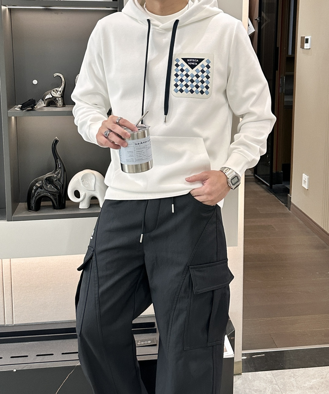 BV 套头连帽卫衣；经典套头男女同款，简约大气系列单品，低调奢华大气百搭款！卫衣选用客供100%高克重棉