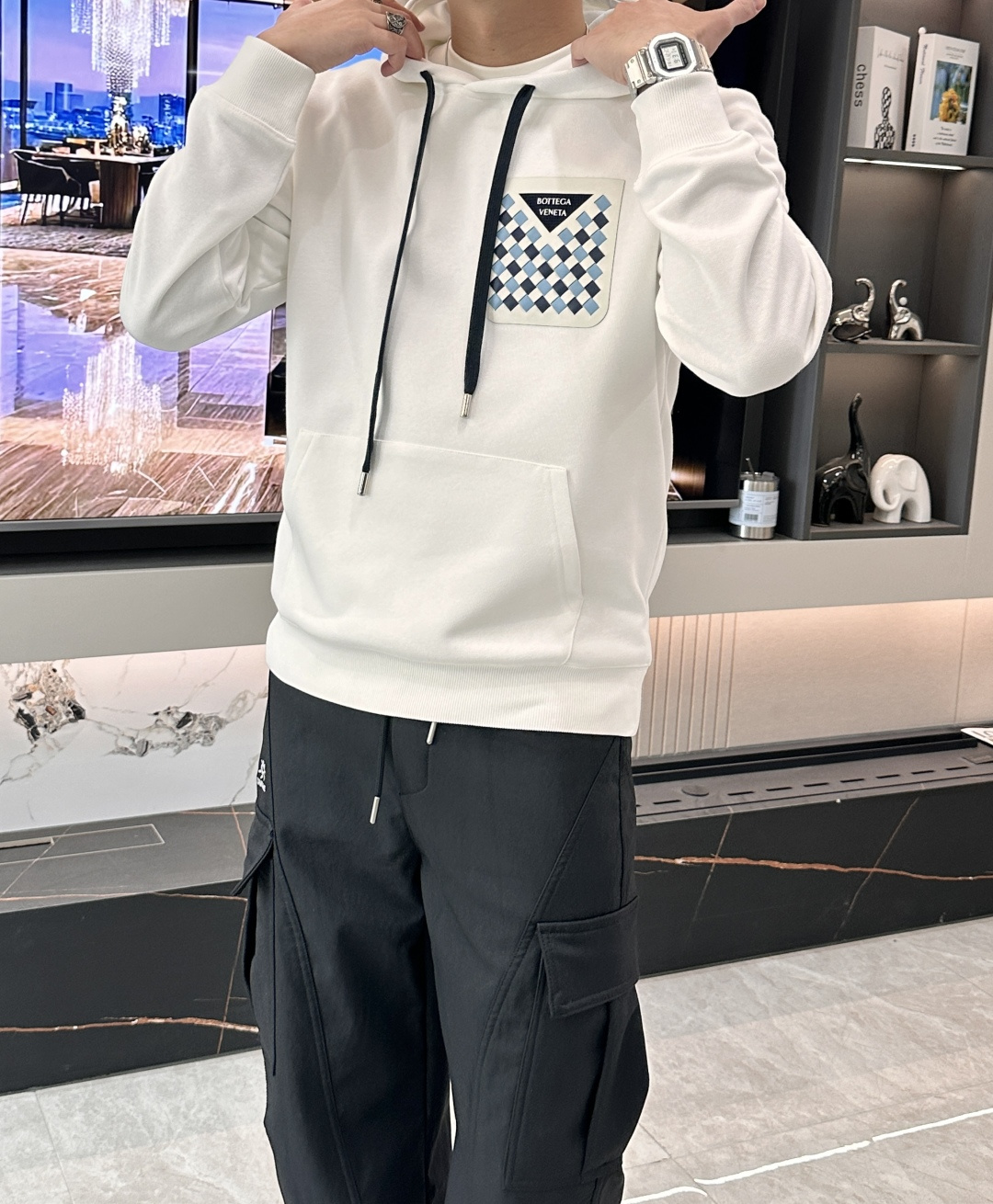 BV 套头连帽卫衣；经典套头男女同款，简约大气系列单品，低调奢华大气百搭款！卫衣选用客供100%高克重棉