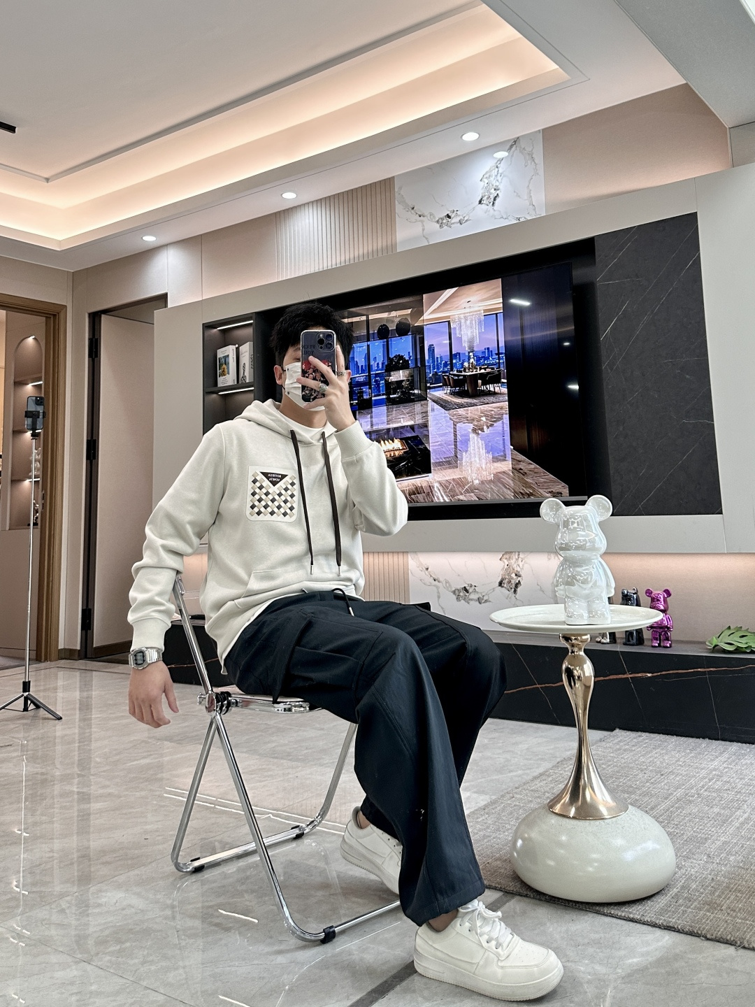 BV 套头连帽卫衣；经典套头男女同款，简约大气系列单品，低调奢华大气百搭款！卫衣选用客供100%高克重棉