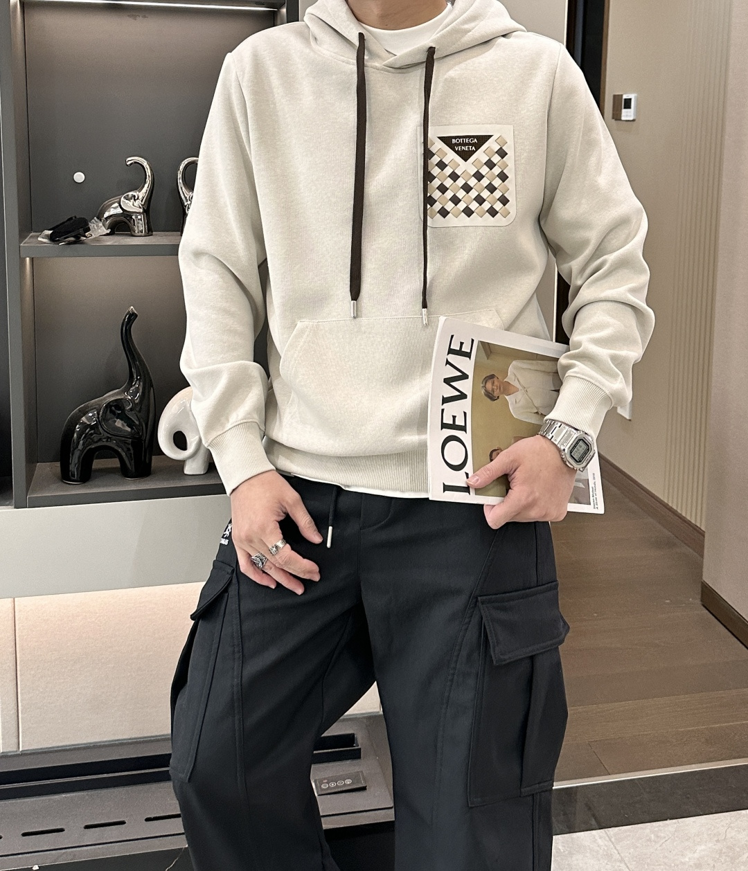 BV 套头连帽卫衣；经典套头男女同款，简约大气系列单品，低调奢华大气百搭款！卫衣选用客供100%高克重棉