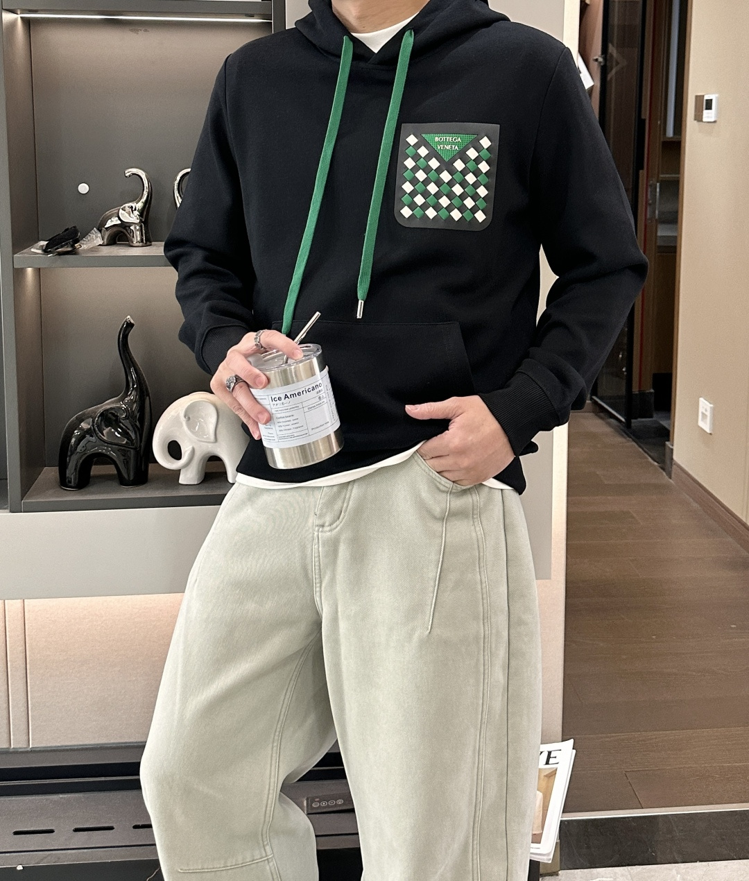 BV 套头连帽卫衣；经典套头男女同款，简约大气系列单品，低调奢华大气百搭款！卫衣选用客供100%高克重棉