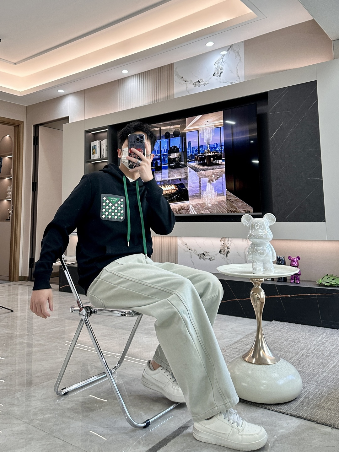 BV 套头连帽卫衣；经典套头男女同款，简约大气系列单品，低调奢华大气百搭款！卫衣选用客供100%高克重棉