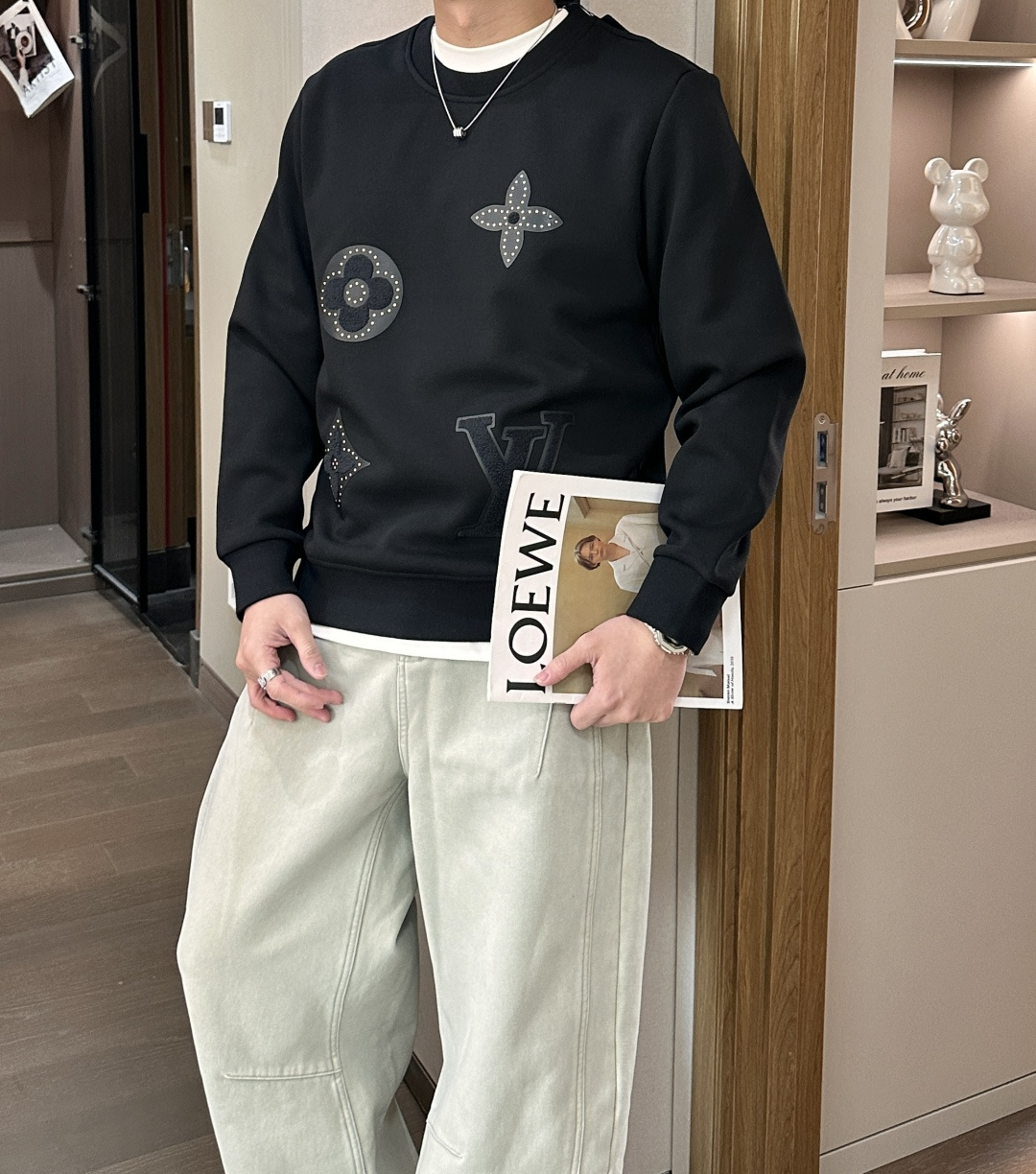 Lv 套头圆领卫衣；经典套头男女同款，简约大气系列单品，低调奢华大气百搭款！卫衣选用客供100%高克重棉