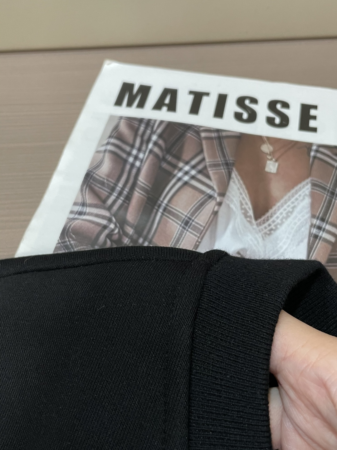 Lv 套头圆领卫衣；经典套头男女同款，简约大气系列单品，低调奢华大气百搭款！卫衣选用客供100%高克重棉