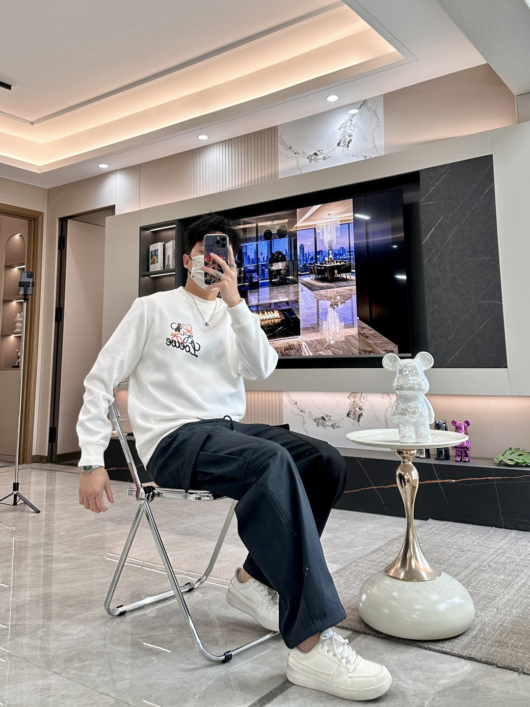 Loewe 套头圆领卫衣；经典套头男女同款，简约大气系列单品，低调奢华大气百搭款！卫衣选用客供100%高