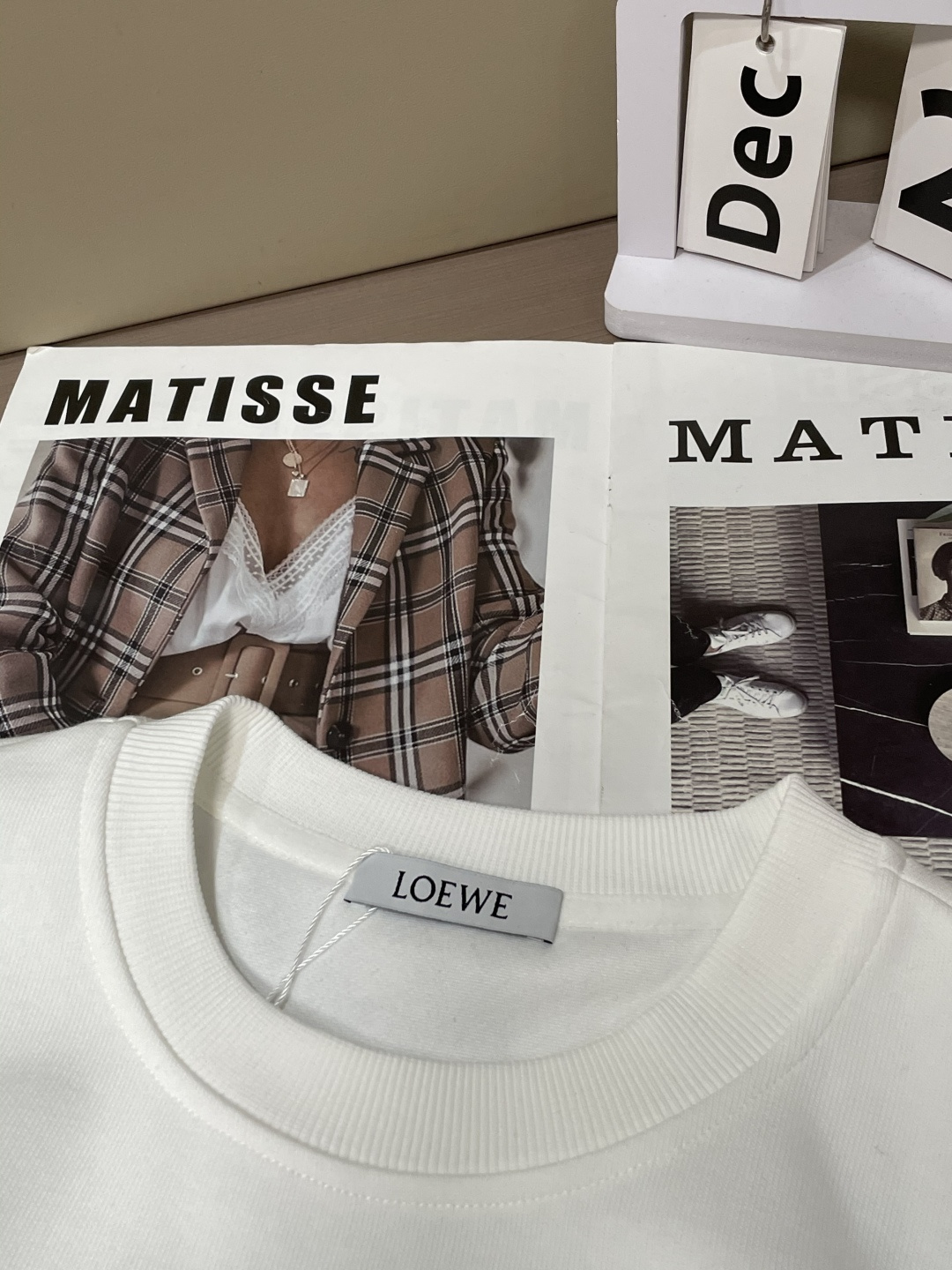 Loewe 套头圆领卫衣；经典套头男女同款，简约大气系列单品，低调奢华大气百搭款！卫衣选用客供100%高