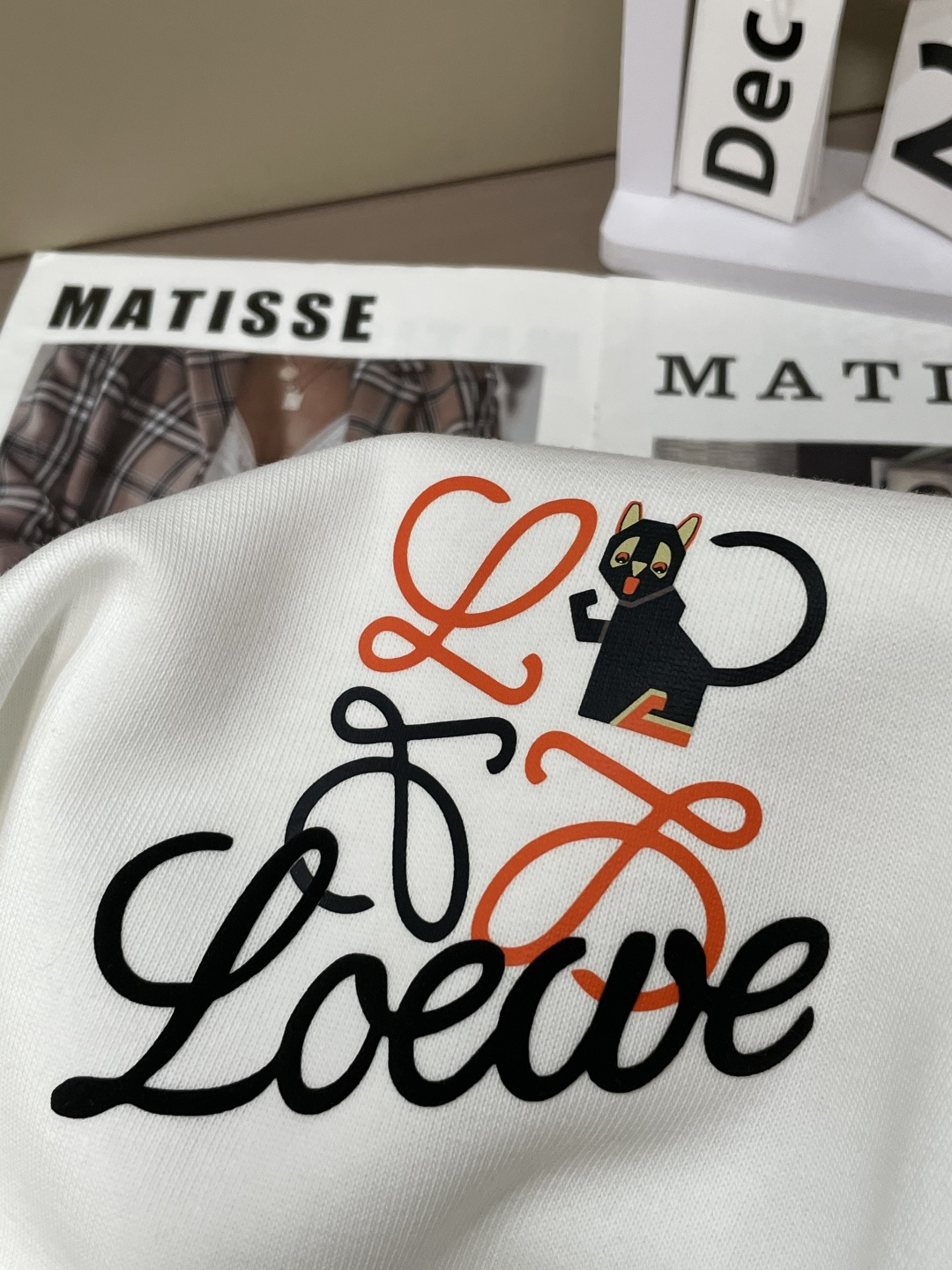 Loewe 套头圆领卫衣；经典套头男女同款，简约大气系列单品，低调奢华大气百搭款！卫衣选用客供100%高