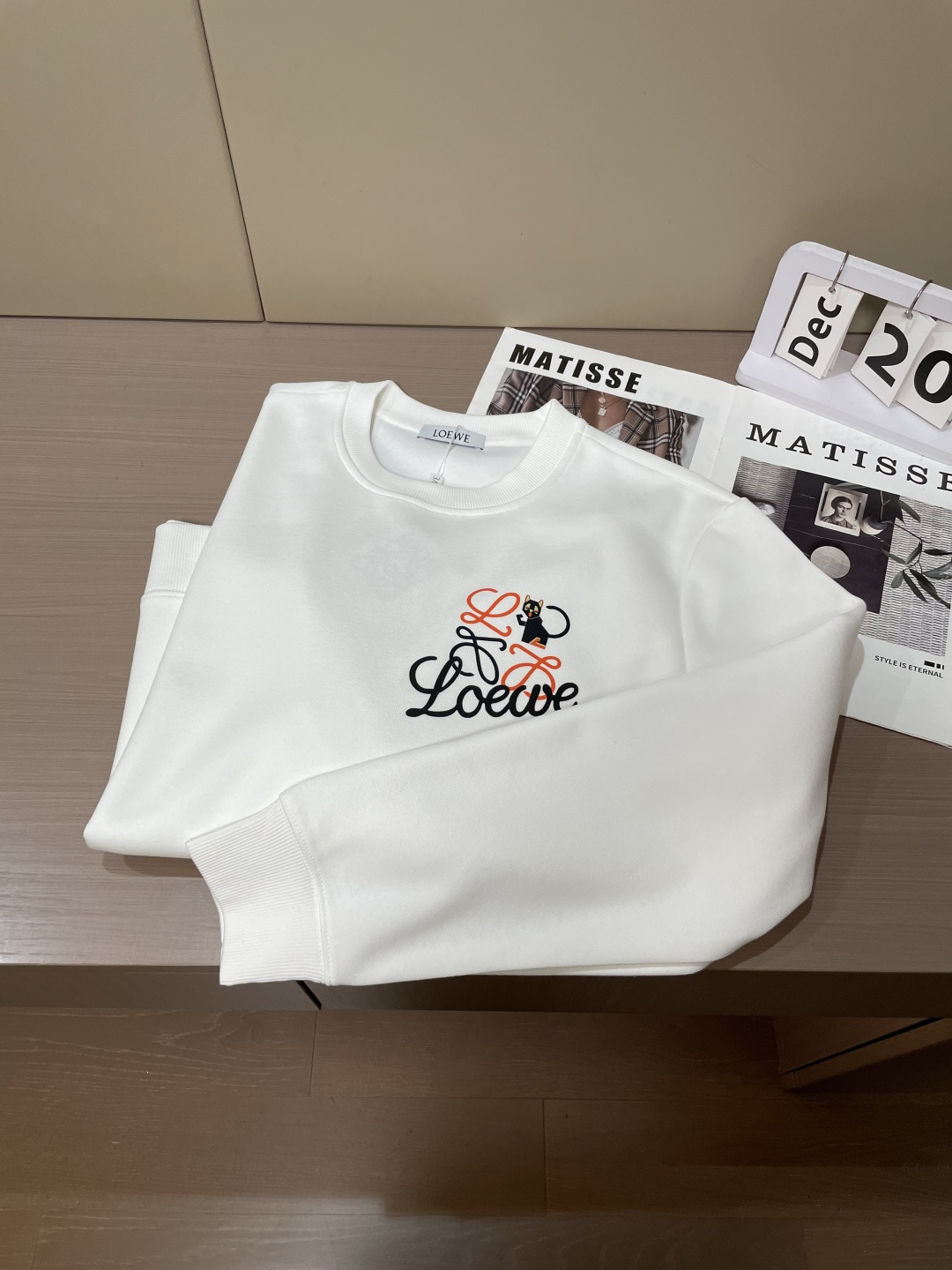 Loewe 套头圆领卫衣；经典套头男女同款，简约大气系列单品，低调奢华大气百搭款！卫衣选用客供100%高