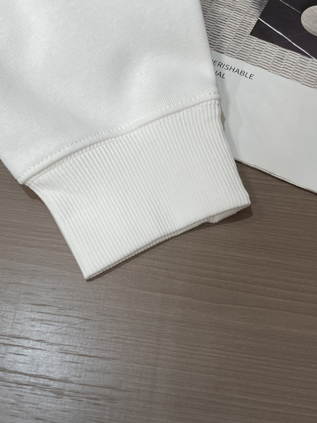 Loewe 套头圆领卫衣；经典套头男女同款，简约大气系列单品，低调奢华大气百搭款！卫衣选用客供100%高