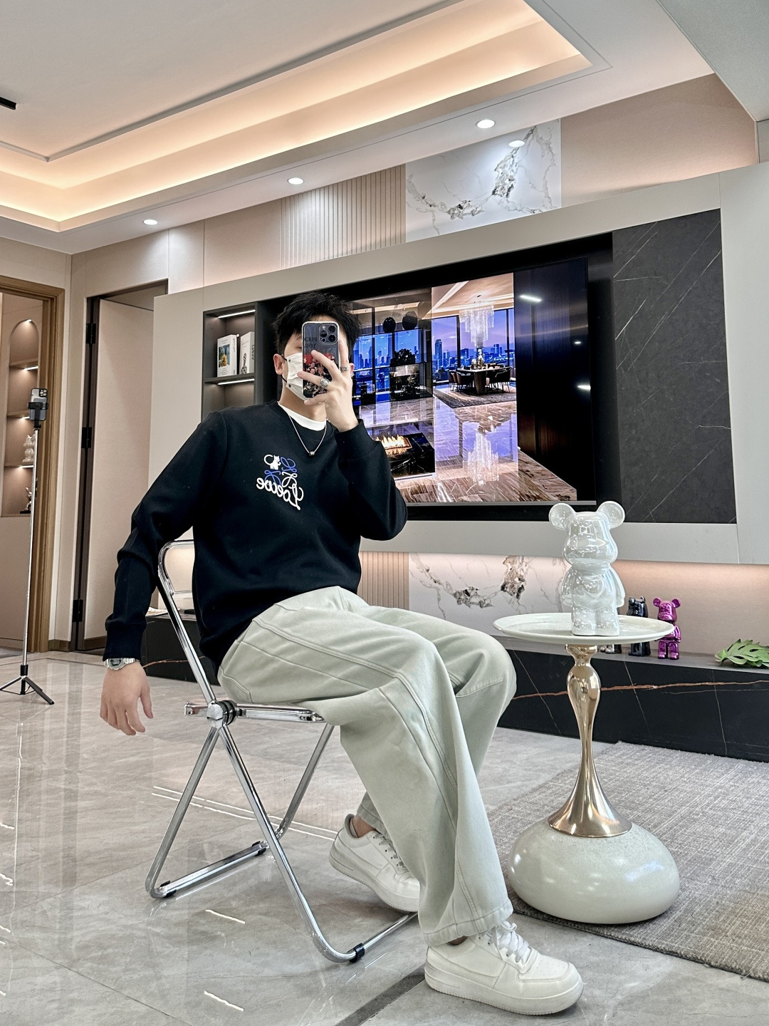 Loewe 套头圆领卫衣；经典套头男女同款，简约大气系列单品，低调奢华大气百搭款！卫衣选用客供100%高