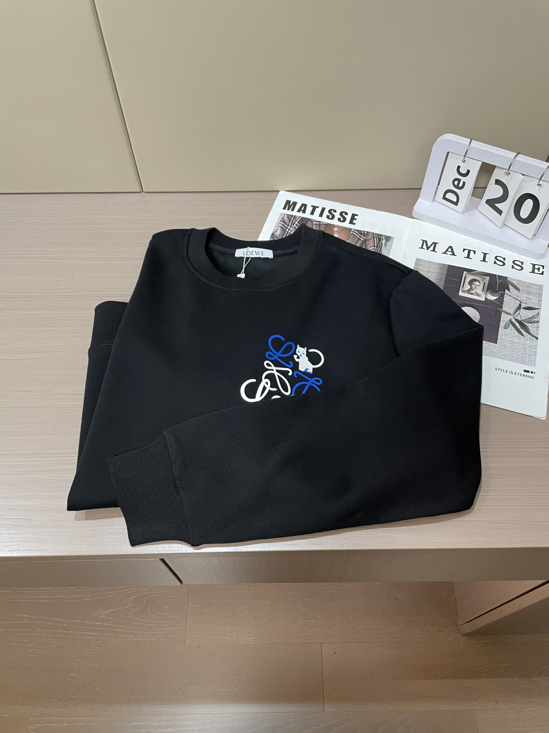 Loewe 套头圆领卫衣；经典套头男女同款，简约大气系列单品，低调奢华大气百搭款！卫衣选用客供100%高