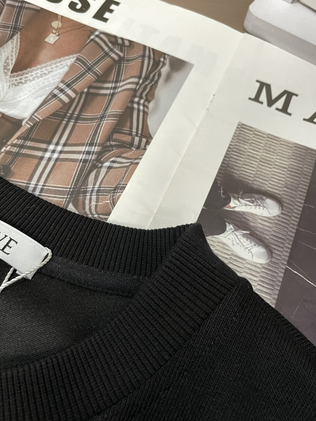 Loewe 套头圆领卫衣；经典套头男女同款，简约大气系列单品，低调奢华大气百搭款！卫衣选用客供100%高