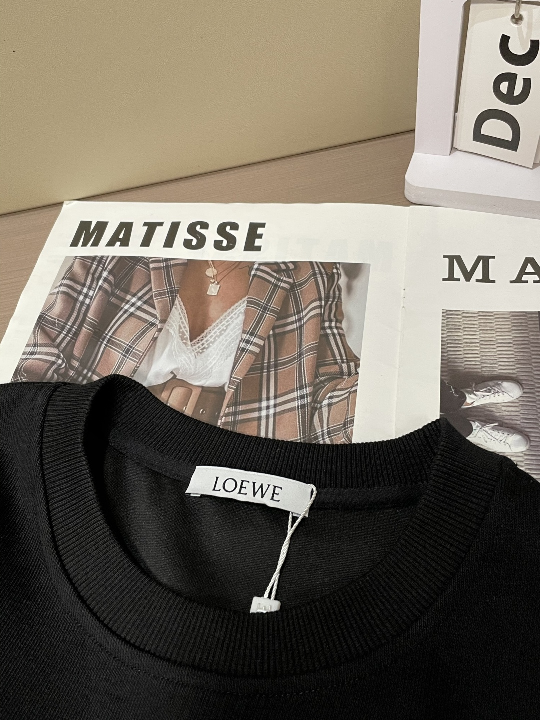 Loewe 套头圆领卫衣；经典套头男女同款，简约大气系列单品，低调奢华大气百搭款！卫衣选用客供100%高