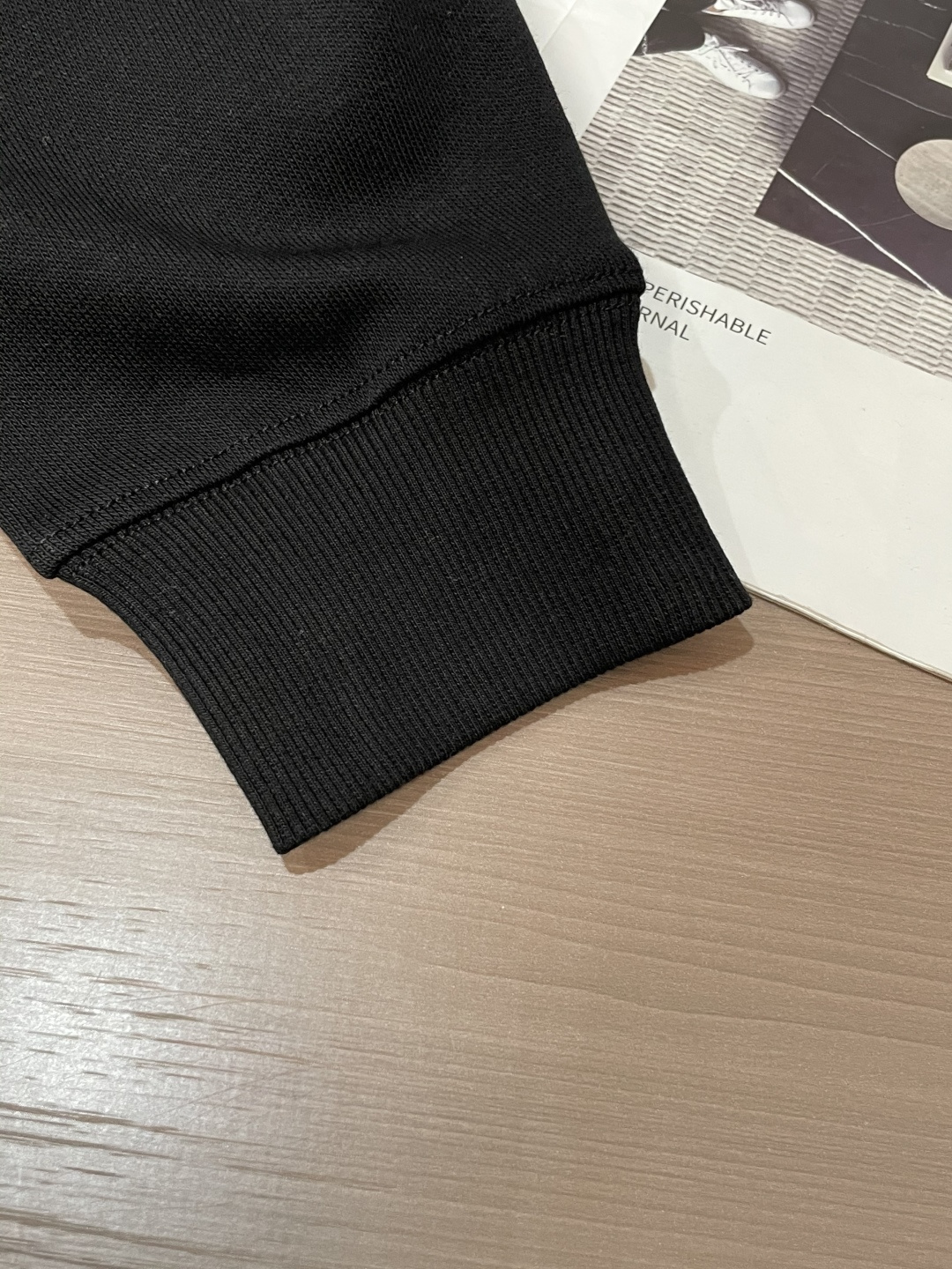 Loewe 套头圆领卫衣；经典套头男女同款，简约大气系列单品，低调奢华大气百搭款！卫衣选用客供100%高