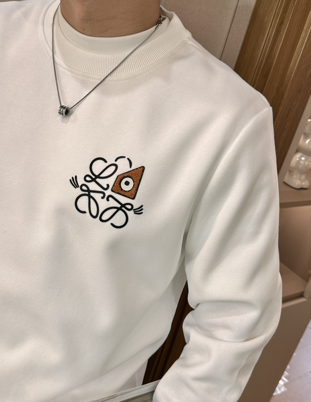 Loewe 套头圆领卫衣；经典套头男女同款，简约大气系列单品，低调奢华大气百搭款！卫衣选用客供100%高