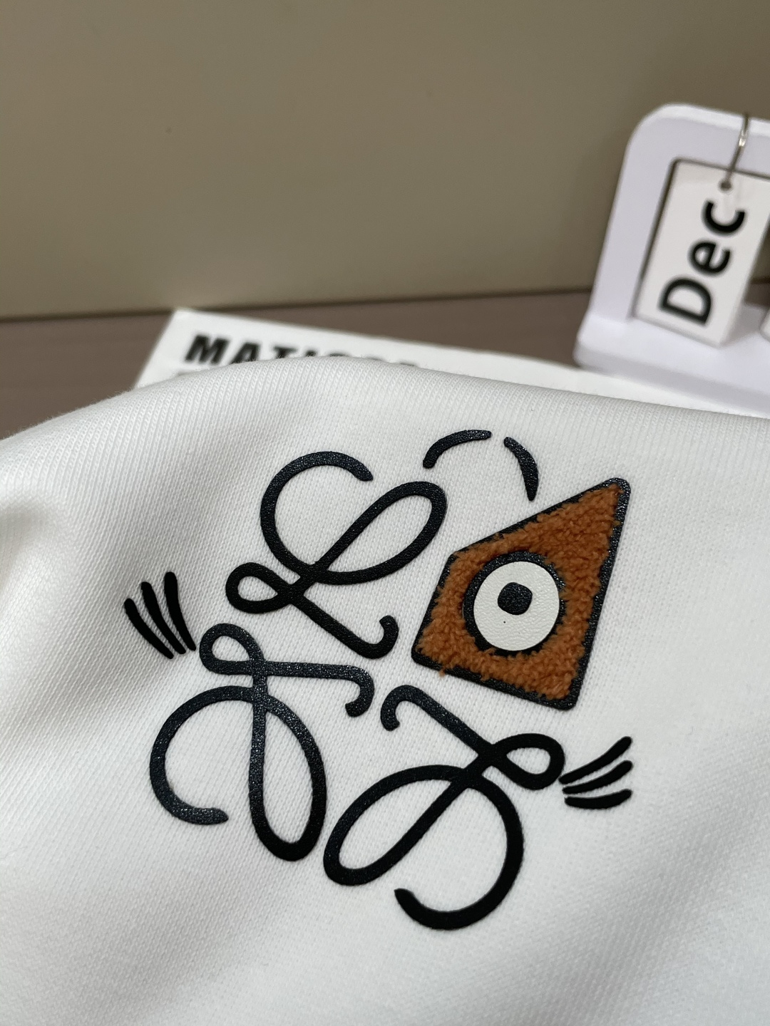 Loewe 套头圆领卫衣；经典套头男女同款，简约大气系列单品，低调奢华大气百搭款！卫衣选用客供100%高