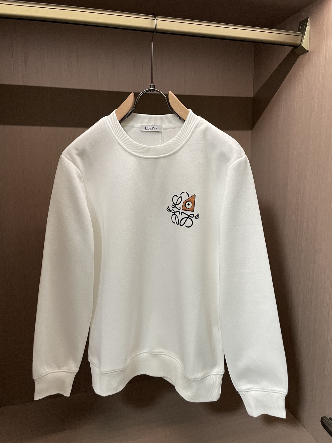 Loewe 套头圆领卫衣；经典套头男女同款，简约大气系列单品，低调奢华大气百搭款！卫衣选用客供100%高