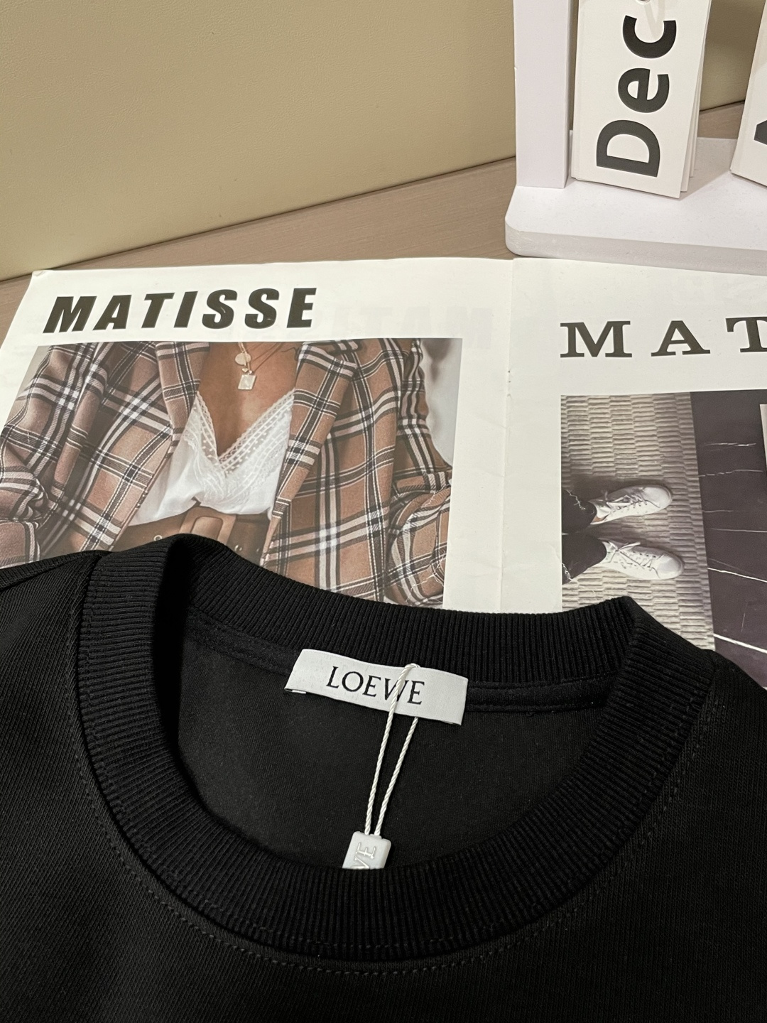 Loewe 套头圆领卫衣；经典套头男女同款，简约大气系列单品，低调奢华大气百搭款！卫衣选用客供100%高