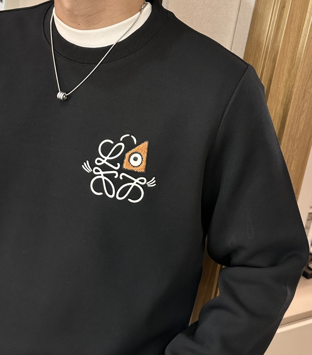 Loewe 套头圆领卫衣；经典套头男女同款，简约大气系列单品，低调奢华大气百搭款！卫衣选用客供100%高