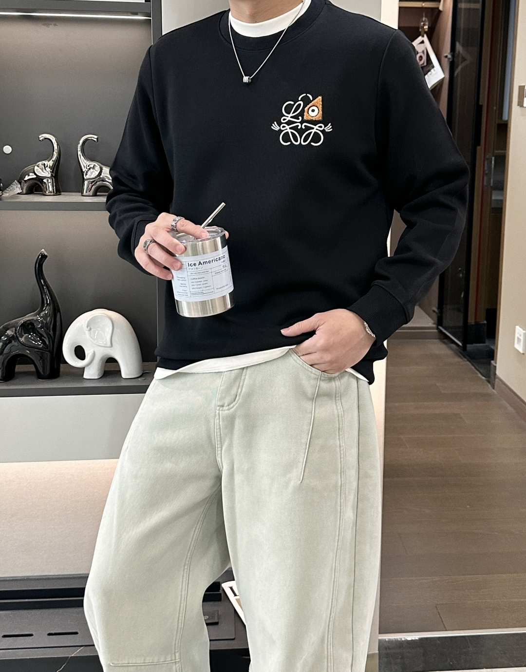 Loewe 套头圆领卫衣；经典套头男女同款，简约大气系列单品，低调奢华大气百搭款！卫衣选用客供100%高