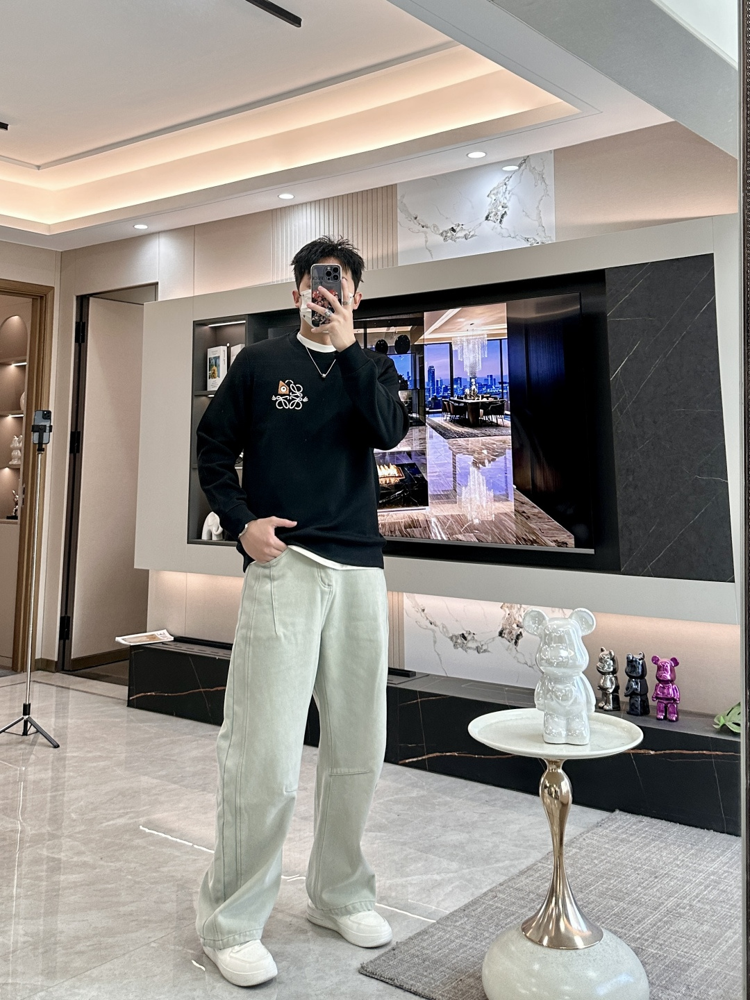 Loewe 套头圆领卫衣；经典套头男女同款，简约大气系列单品，低调奢华大气百搭款！卫衣选用客供100%高