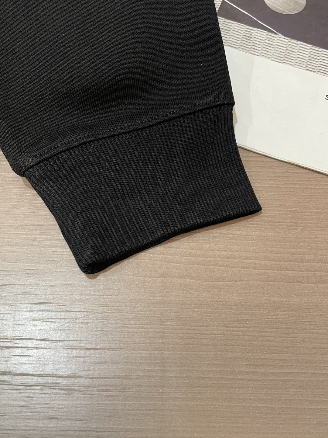 Loewe 套头圆领卫衣；经典套头男女同款，简约大气系列单品，低调奢华大气百搭款！卫衣选用客供100%高