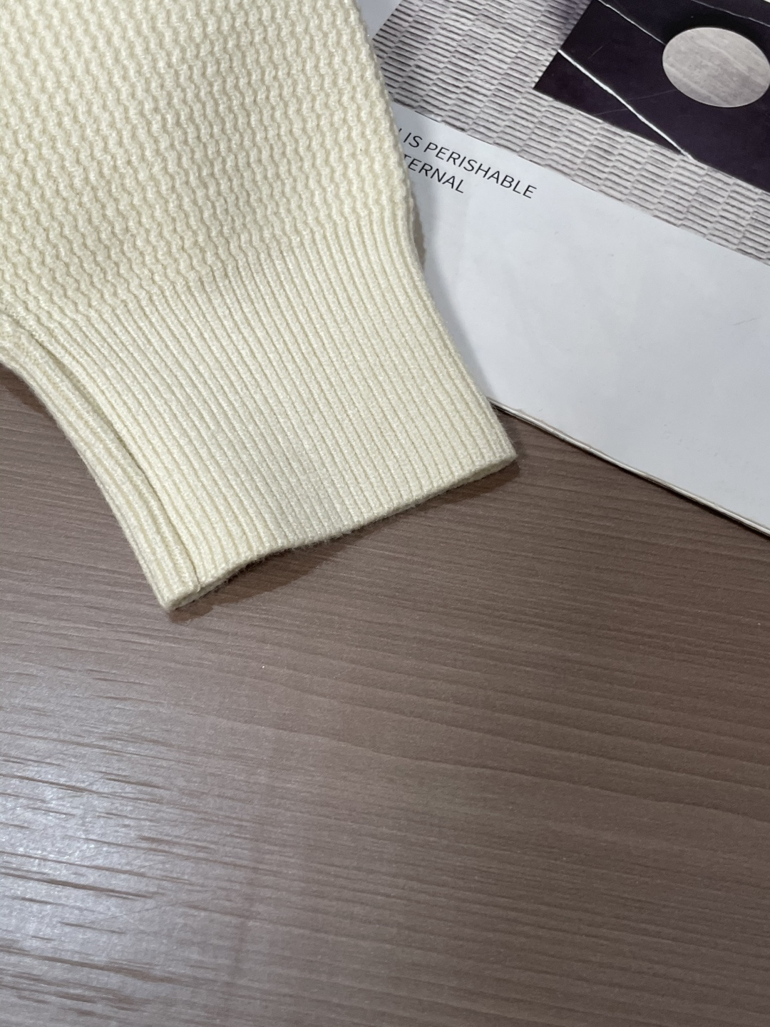 BV 重磅推荐！2025aw秋冬新款 专柜同步 时尚经典基础款针织衫 秋冬必备款 采用针织衫加厚毛衣，精