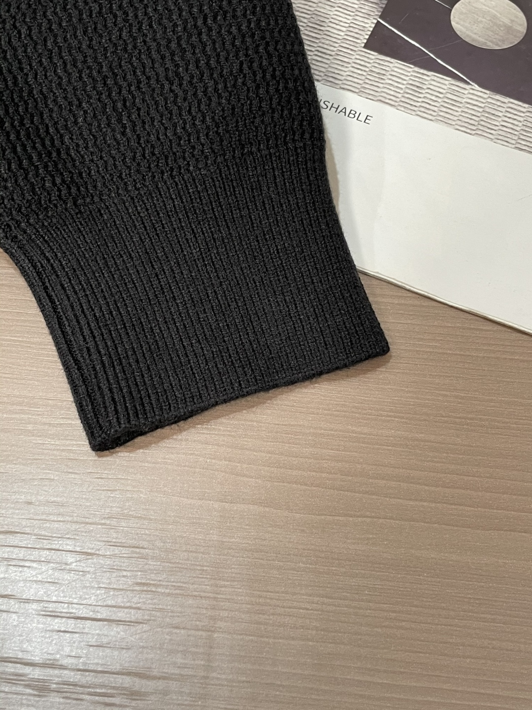 BV 重磅推荐！2025aw秋冬新款 专柜同步 时尚经典基础款针织衫 秋冬必备款 采用针织衫加厚毛衣，精