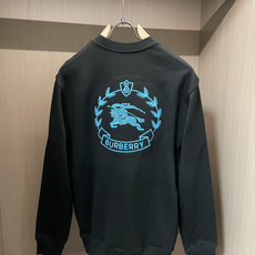 BUR 套头圆领卫衣;经典套头男女同款,简约大气系列单品,低调奢华大气百搭款! 卫衣选用客供100%高克重棉质面料精制 BUR 套头圆领卫衣;经典套头男女同款,简约大气系列单品,低调奢华大气百搭款! 卫衣选用客供100%高克重棉质面料精制