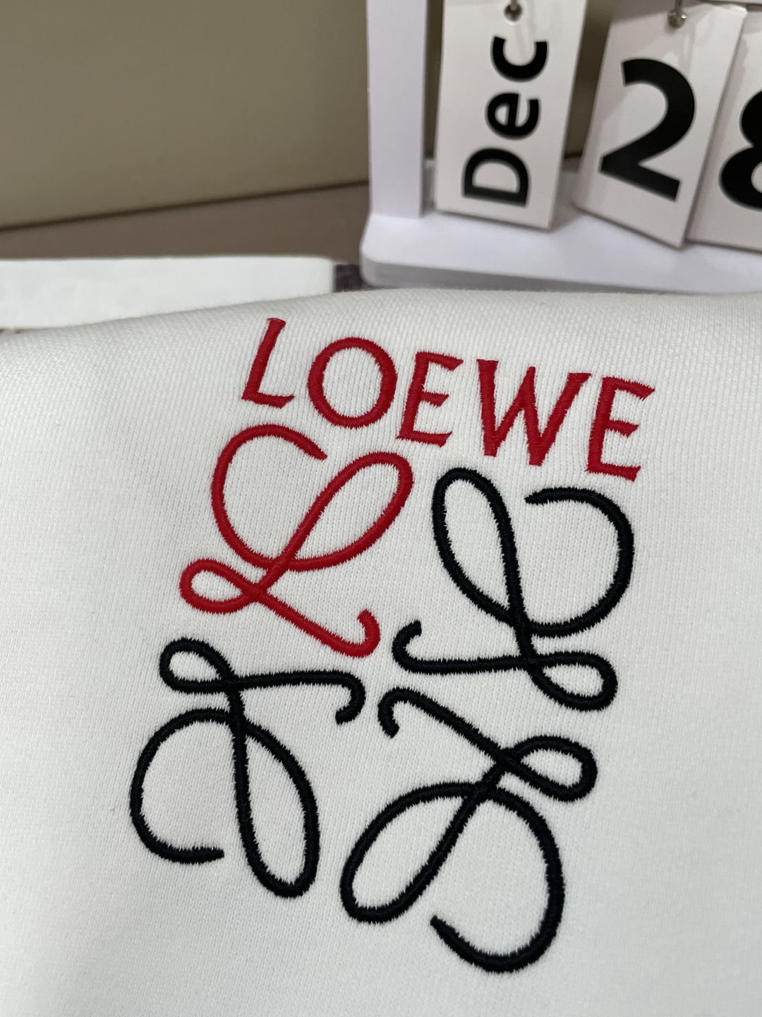 Loewe 套头圆领卫衣;经典套头男女同款,简约大气系列单品,低调奢华大气百搭款! 卫衣选用客供100%高克重棉质面料 Loewe 套头圆领卫衣;经典套头男女同款,简约大气系列单品,低调奢华大气百搭款! 卫衣选用客供100%高克重棉质面料