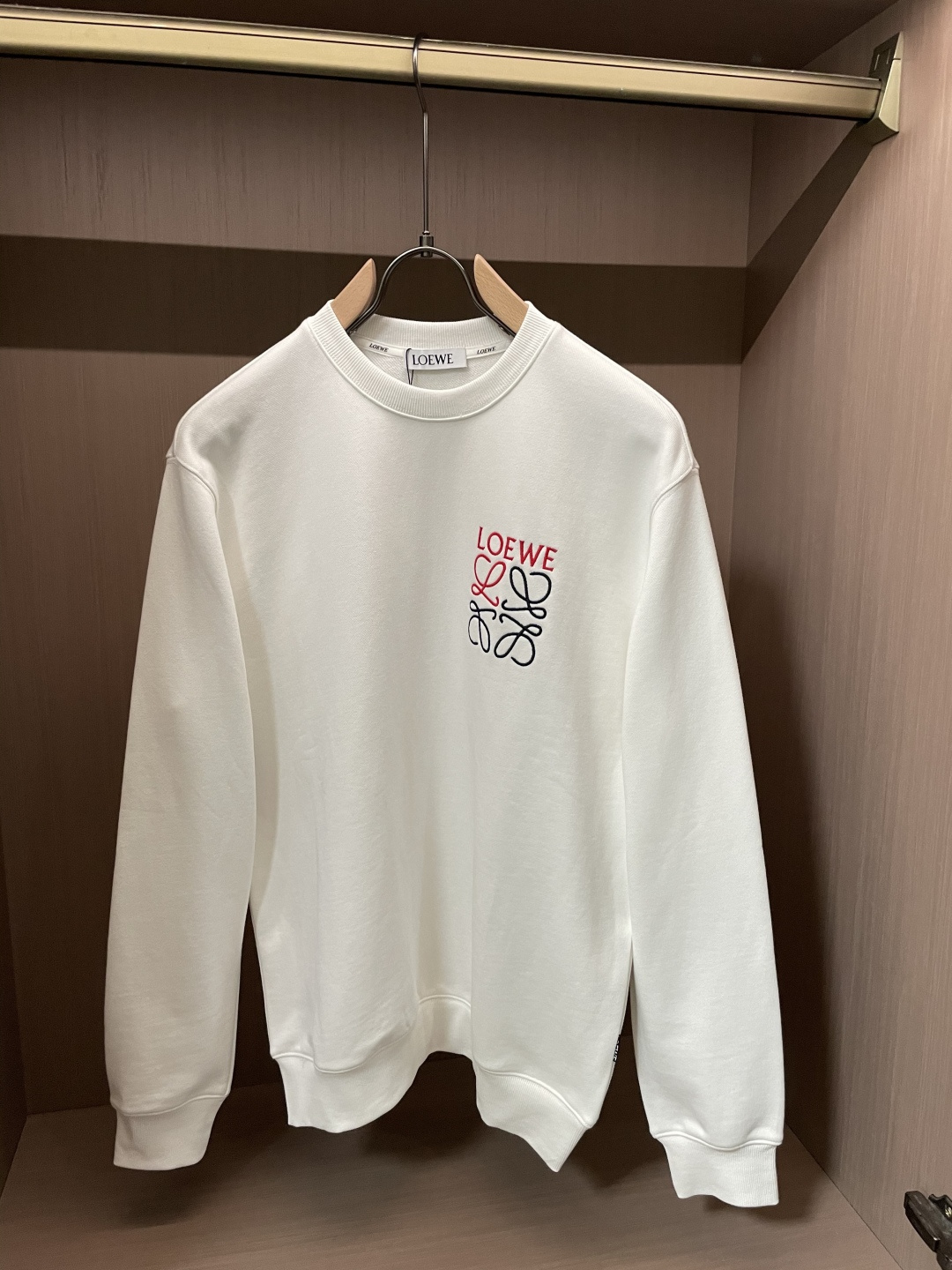 Loewe  套头圆领卫衣；经典套头男女同款，简约大气系列单品，低调奢华大气百搭款！ 卫衣选用客供100%高克重棉质面料