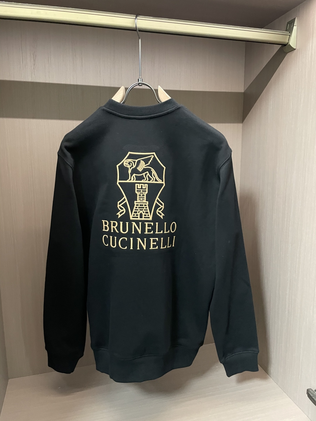 BC 套头圆领卫衣;经典套头男女同款,简约大气系列单品,低调奢华大气百搭款! 卫衣选用客供100%高克重棉质面料精制而 BC 套头圆领卫衣;经典套头男女同款,简约大气系列单品,低调奢华大气百搭款! 卫衣选用客供100%高克重棉质面料精制而