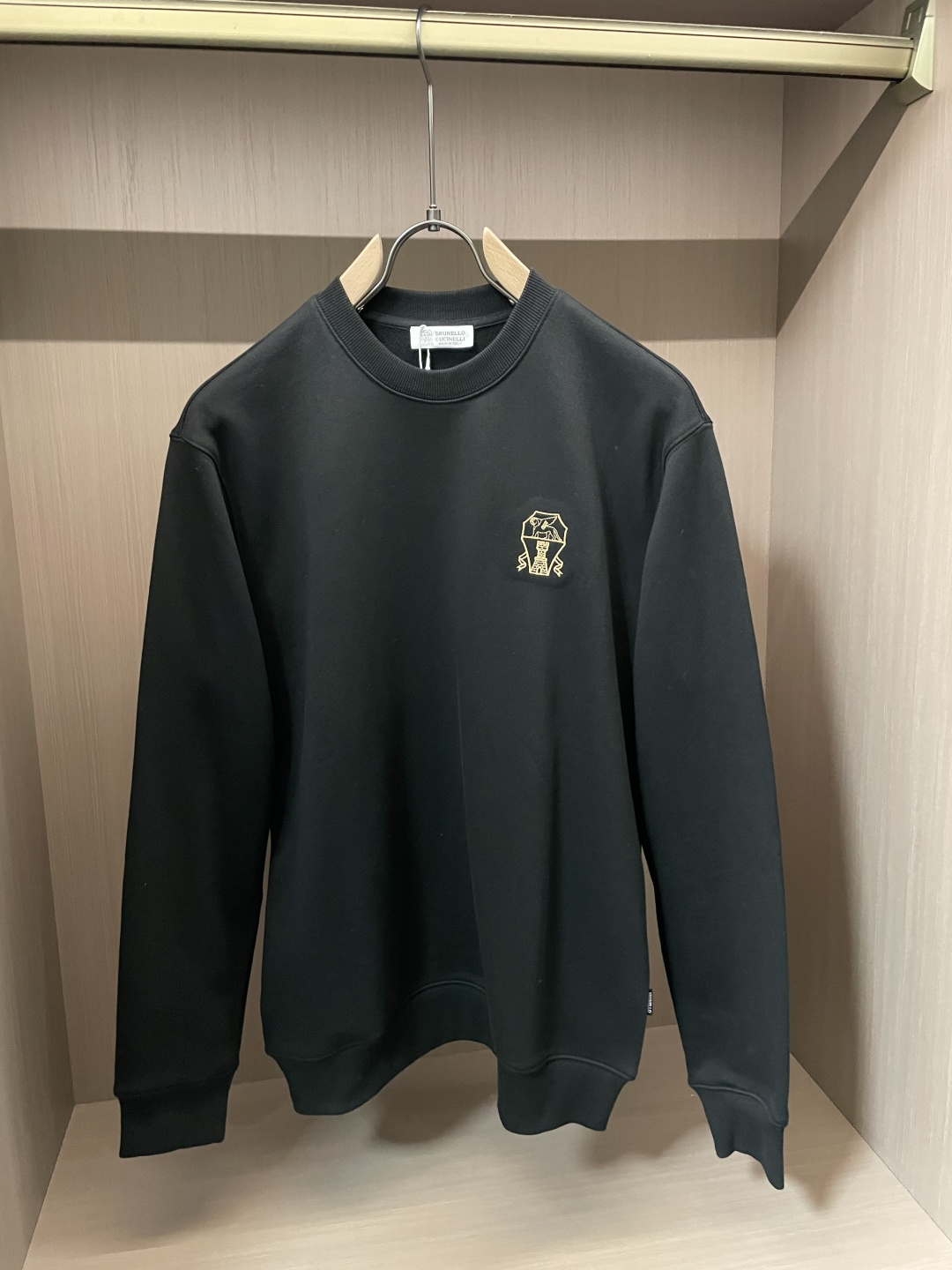 BC  套头圆领卫衣；经典套头男女同款，简约大气系列单品，低调奢华大气百搭款！ 卫衣选用客供100%高克重棉质面料精制而