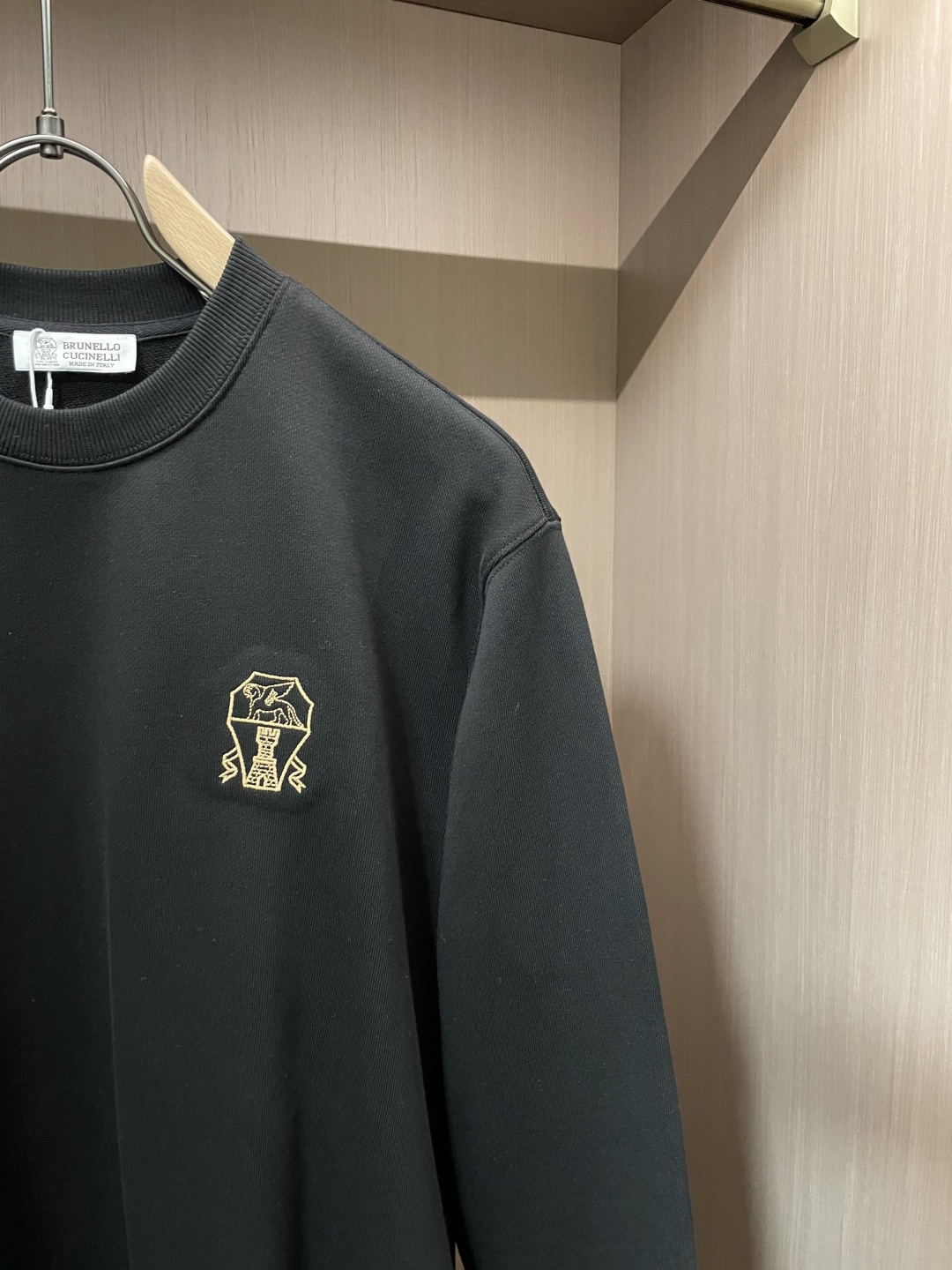 BC 套头圆领卫衣;经典套头男女同款,简约大气系列单品,低调奢华大气百搭款! 卫衣选用客供100%高克重棉质面料精制而 BC 套头圆领卫衣;经典套头男女同款,简约大气系列单品,低调奢华大气百搭款! 卫衣选用客供100%高克重棉质面料精制而