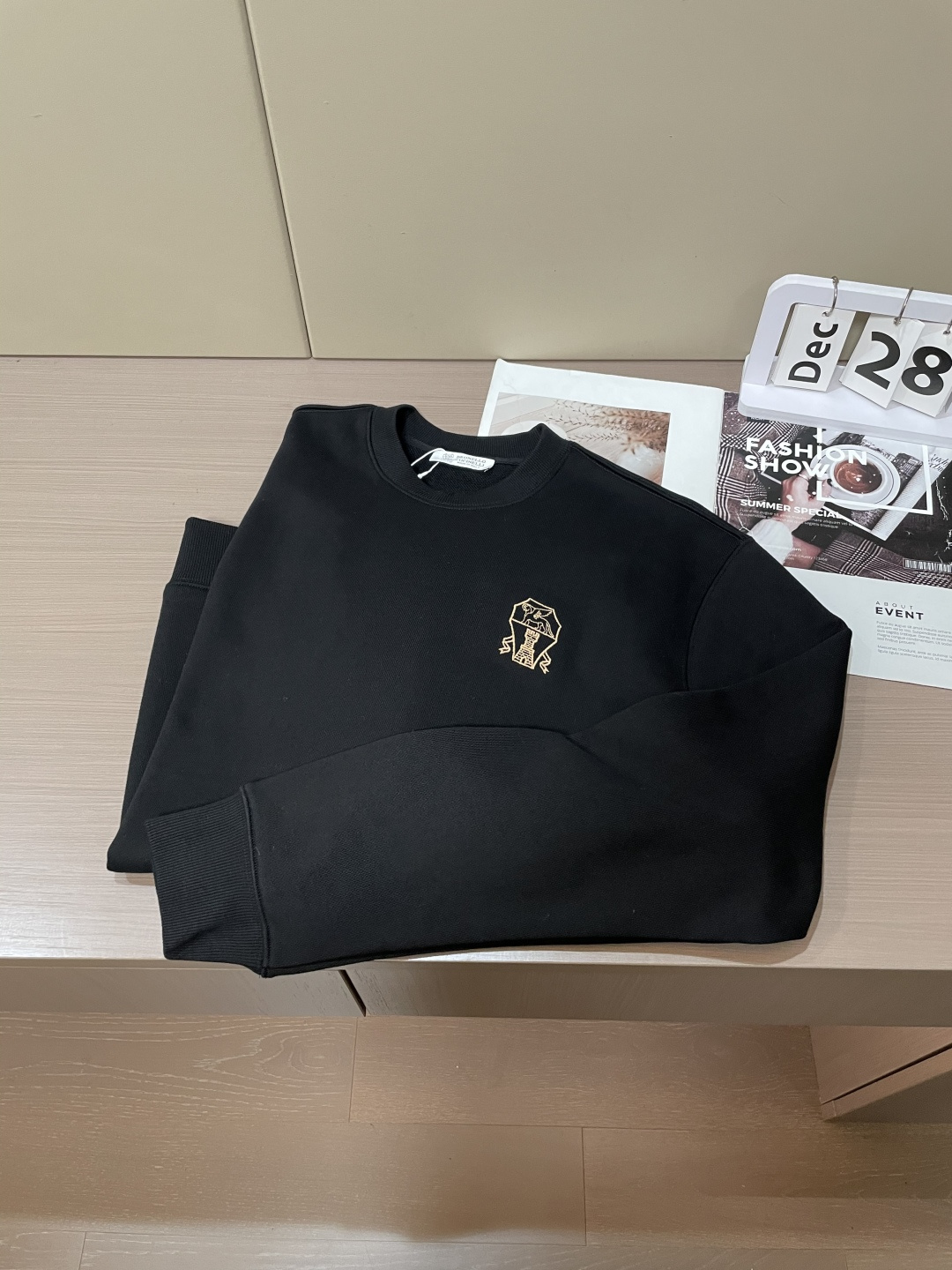 BC 套头圆领卫衣;经典套头男女同款,简约大气系列单品,低调奢华大气百搭款! 卫衣选用客供100%高克重棉质面料精制而 BC 套头圆领卫衣;经典套头男女同款,简约大气系列单品,低调奢华大气百搭款! 卫衣选用客供100%高克重棉质面料精制而